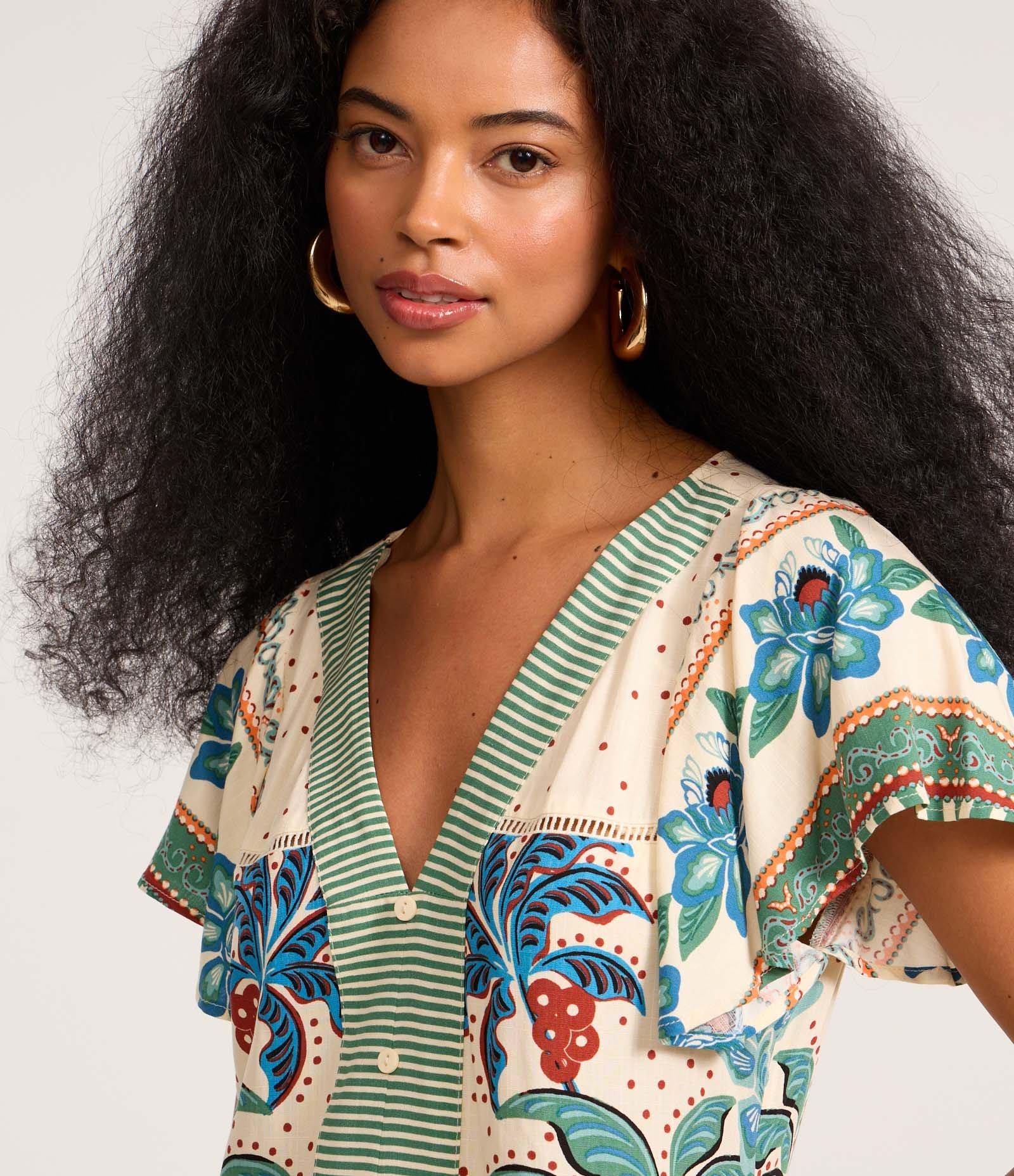 Vestido Curto em Viscose com Estampa Tropical Multicores 3