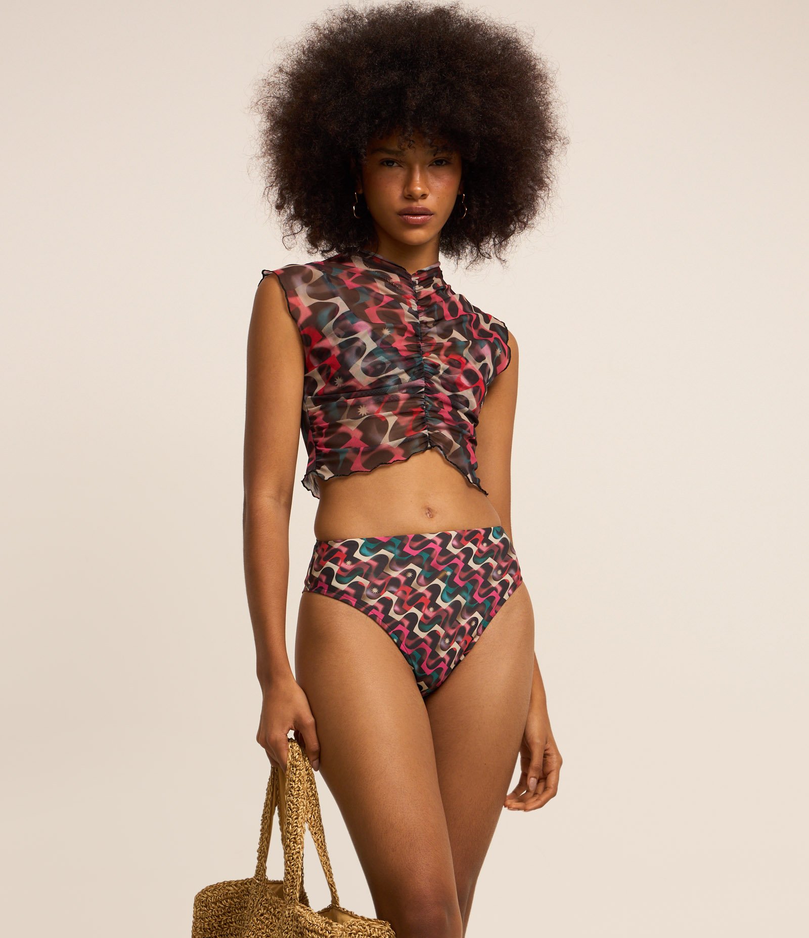 Blusa em Tule com Franzidinho e Estampa Abstrata Preto 1