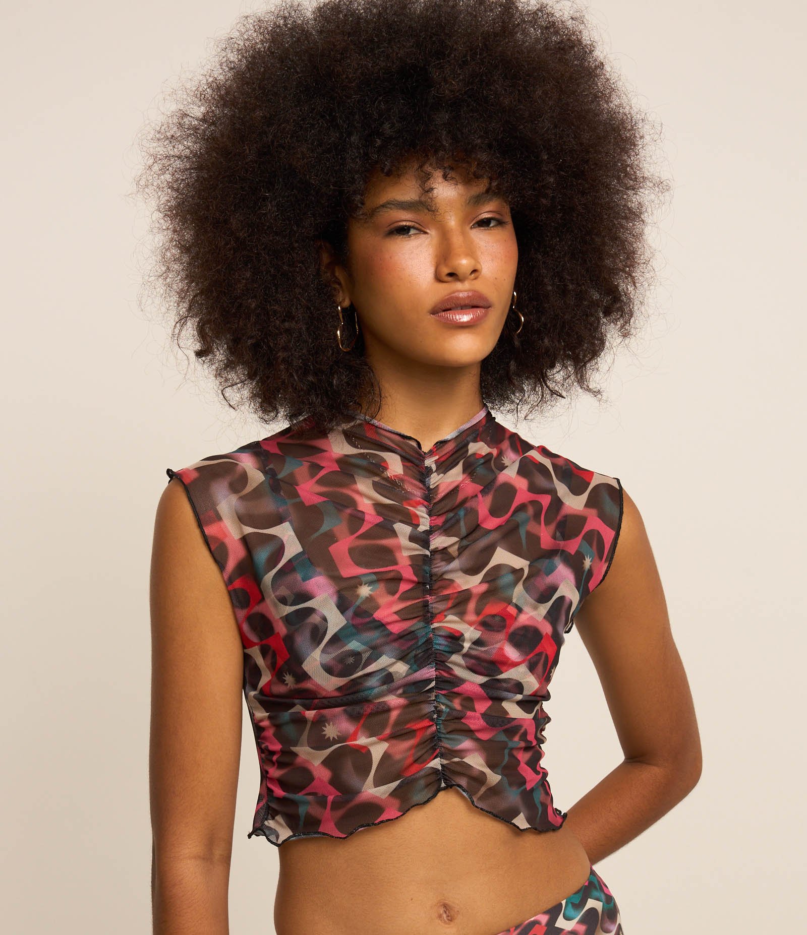 Blusa em Tule com Franzidinho e Estampa Abstrata Preto 3