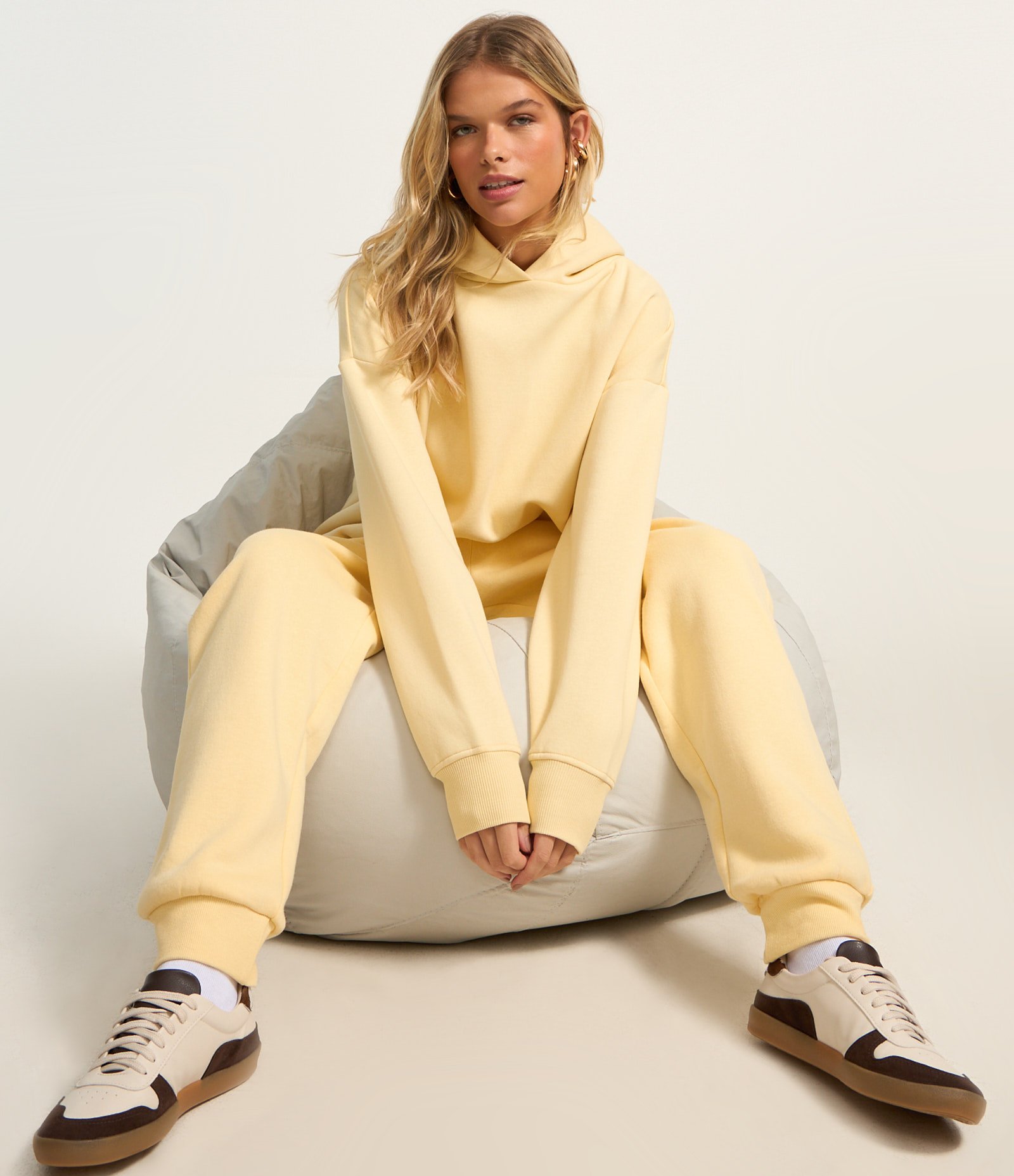 Casaco Fechado Básico em Moletom com Forro Fleece Amarelo 1