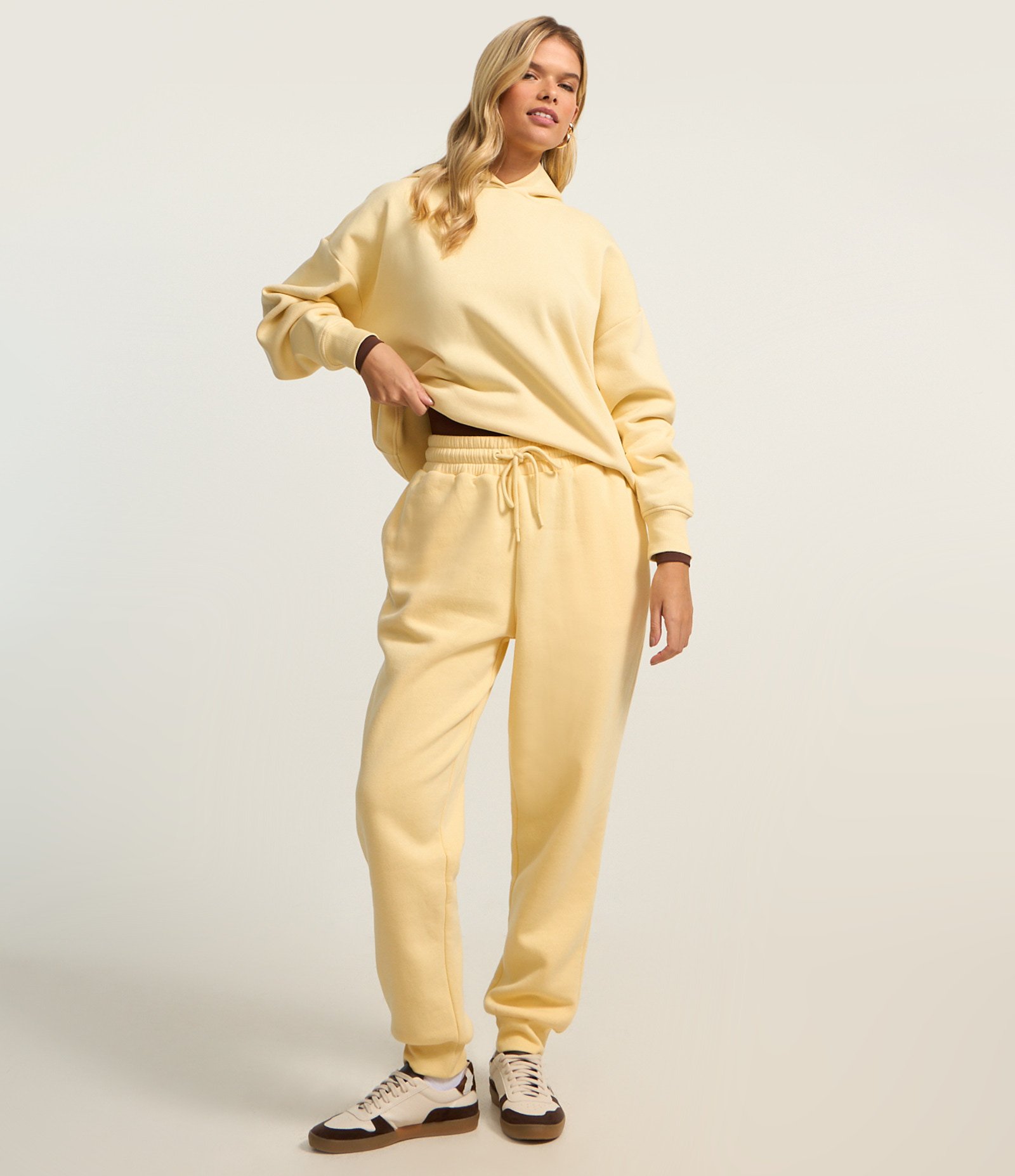 Casaco Fechado Básico em Moletom com Forro Fleece Amarelo 2