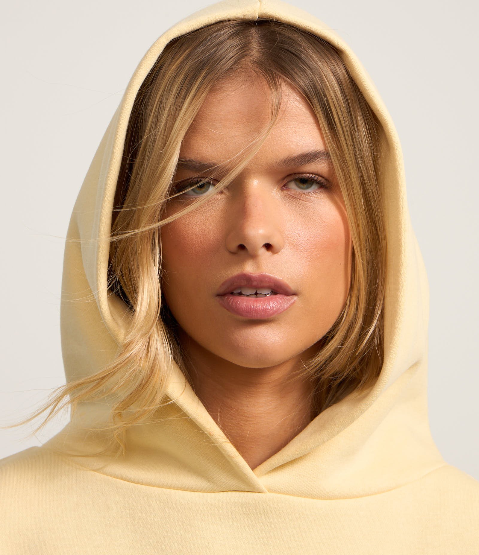 Casaco Fechado Básico em Moletom com Forro Fleece Amarelo 4