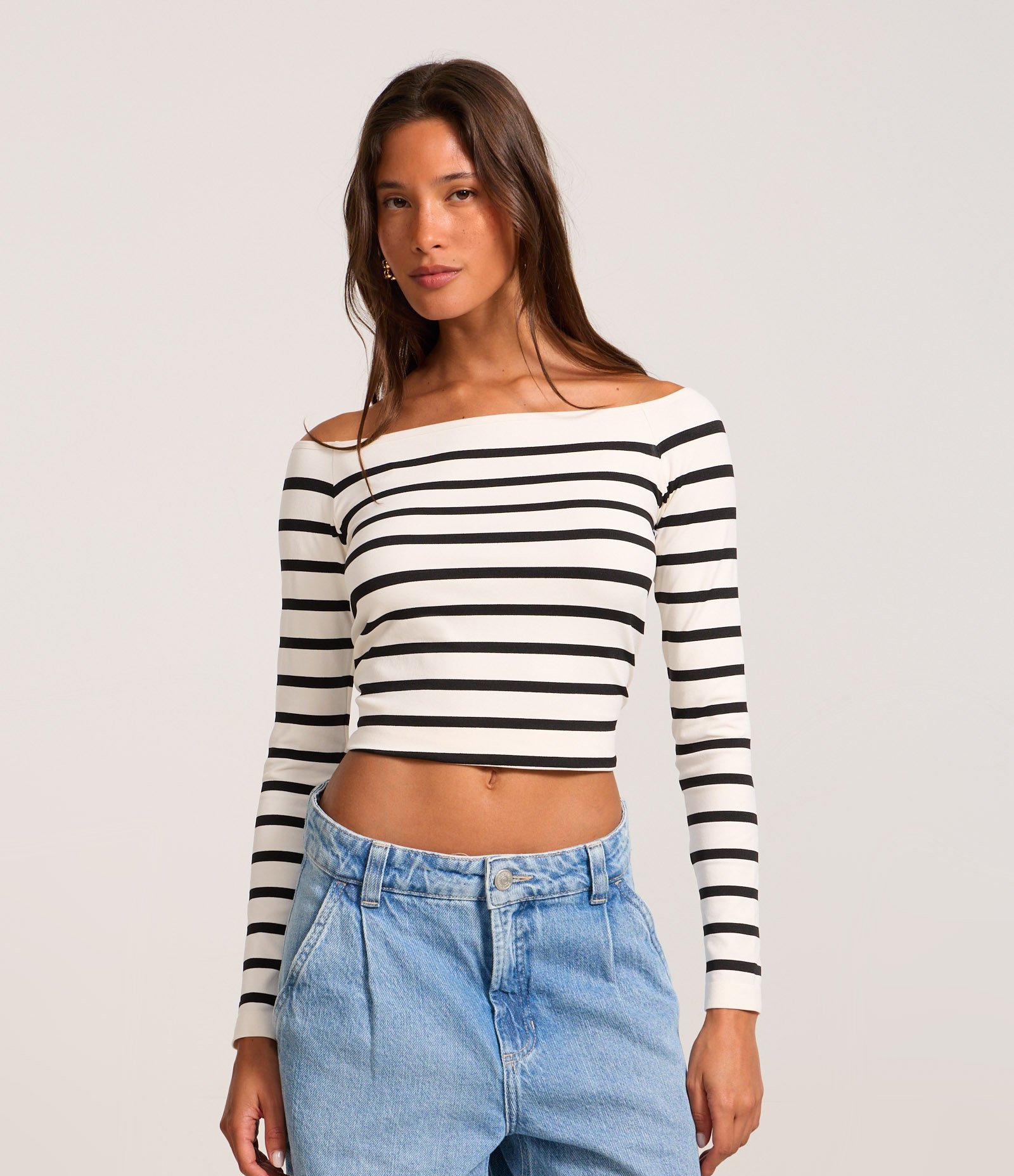 Blusa em Poliamida Seamless Listrada e com Decote Ombro a Ombro Branco 1