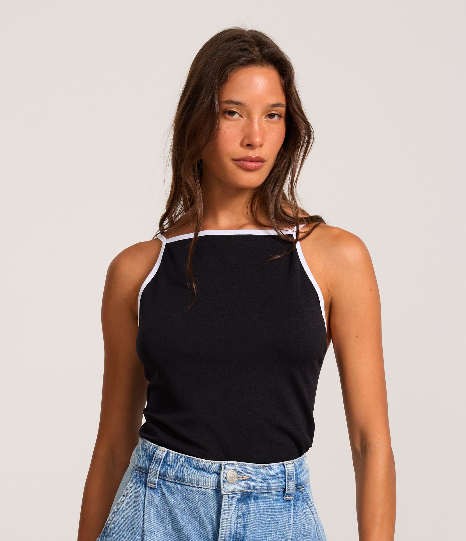 Blusa Seamless com Viés e Alças Contrastantes Preto 1