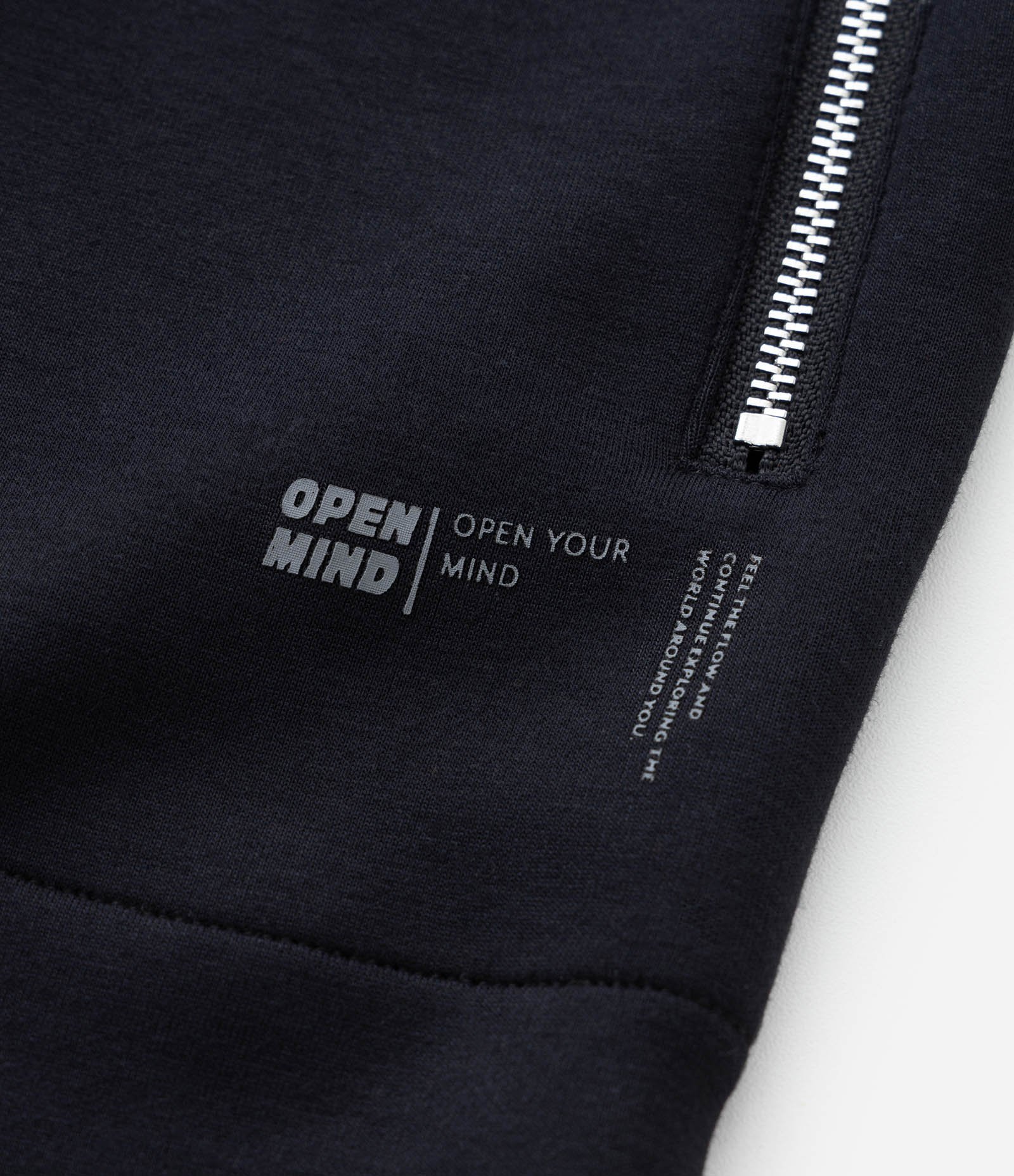 Calça Infantil em Moletom com Recortes e Zíper - Tam 5 a 14 Anos Preto 6