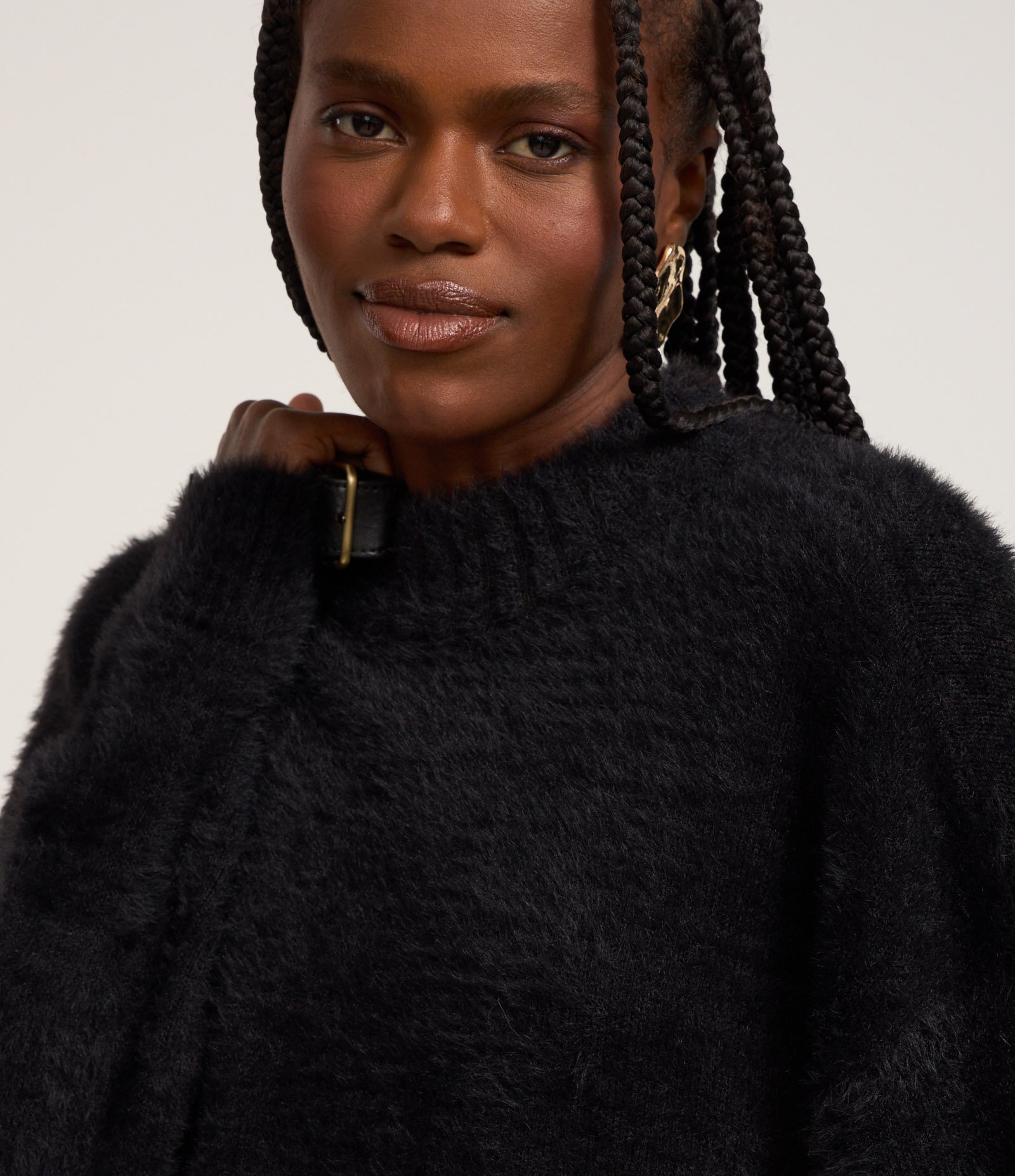 Suéter Slim Alongado em Tricô com Pelinhos Preto 4