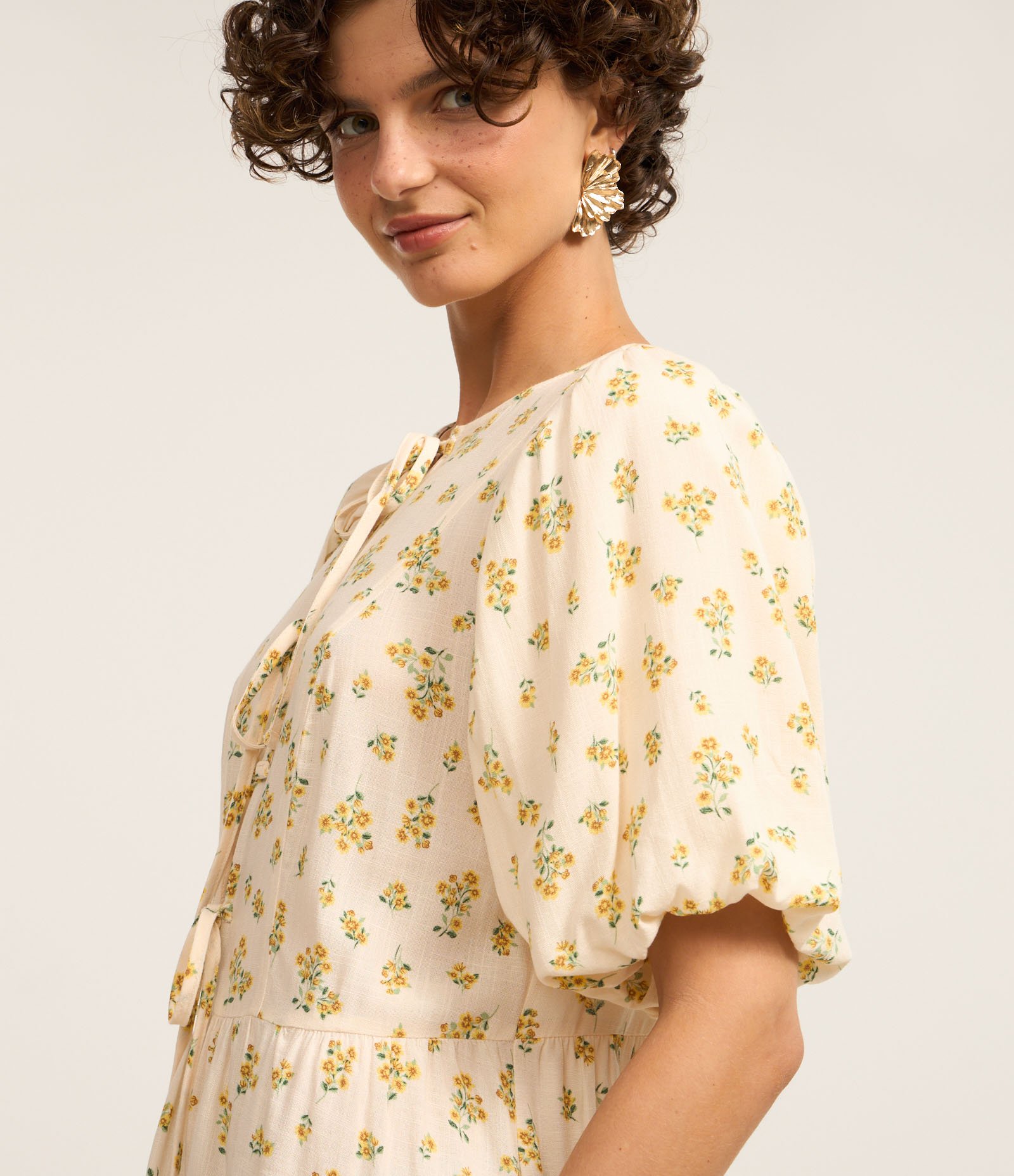 Vestido Curto em Viscose com Manga Bufante e Estampa Floral Off White 3