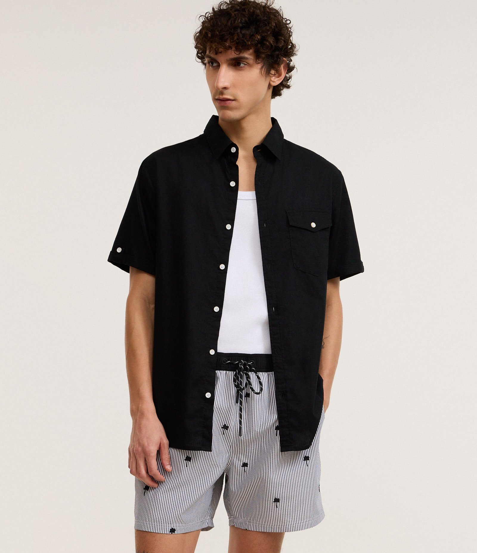 Bermuda em Anaruga com Cós Elástico Listras e Bordado de Coqueiro Cinza 4