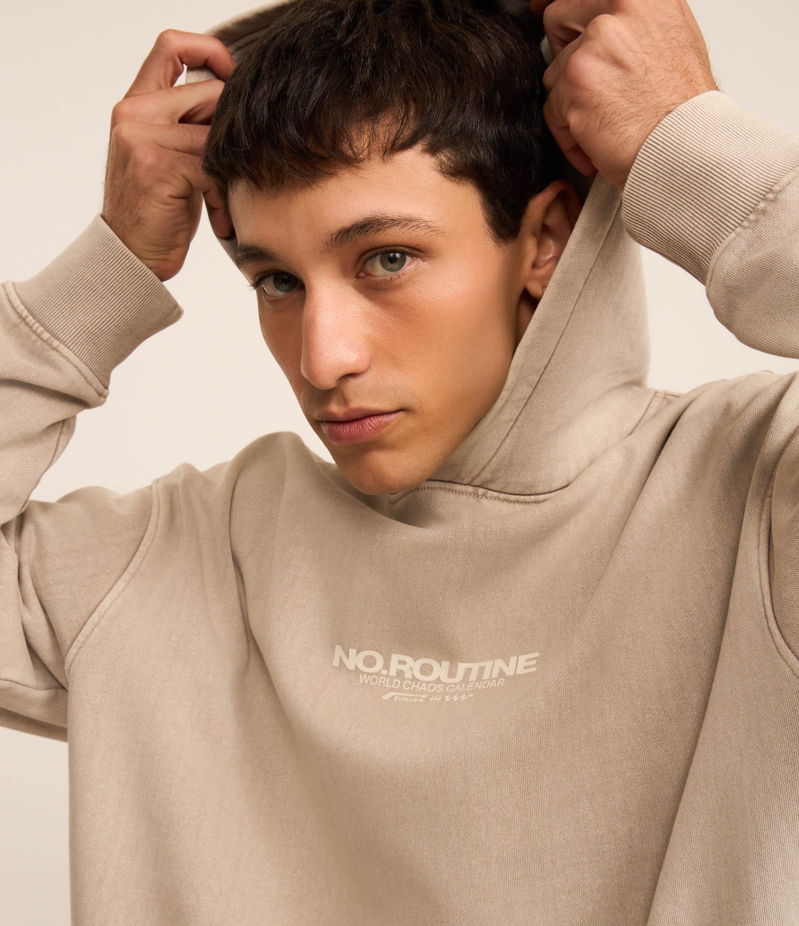 Casaco Relaxed em Moletom com Felpa com Estampa Localizada Cinza 4