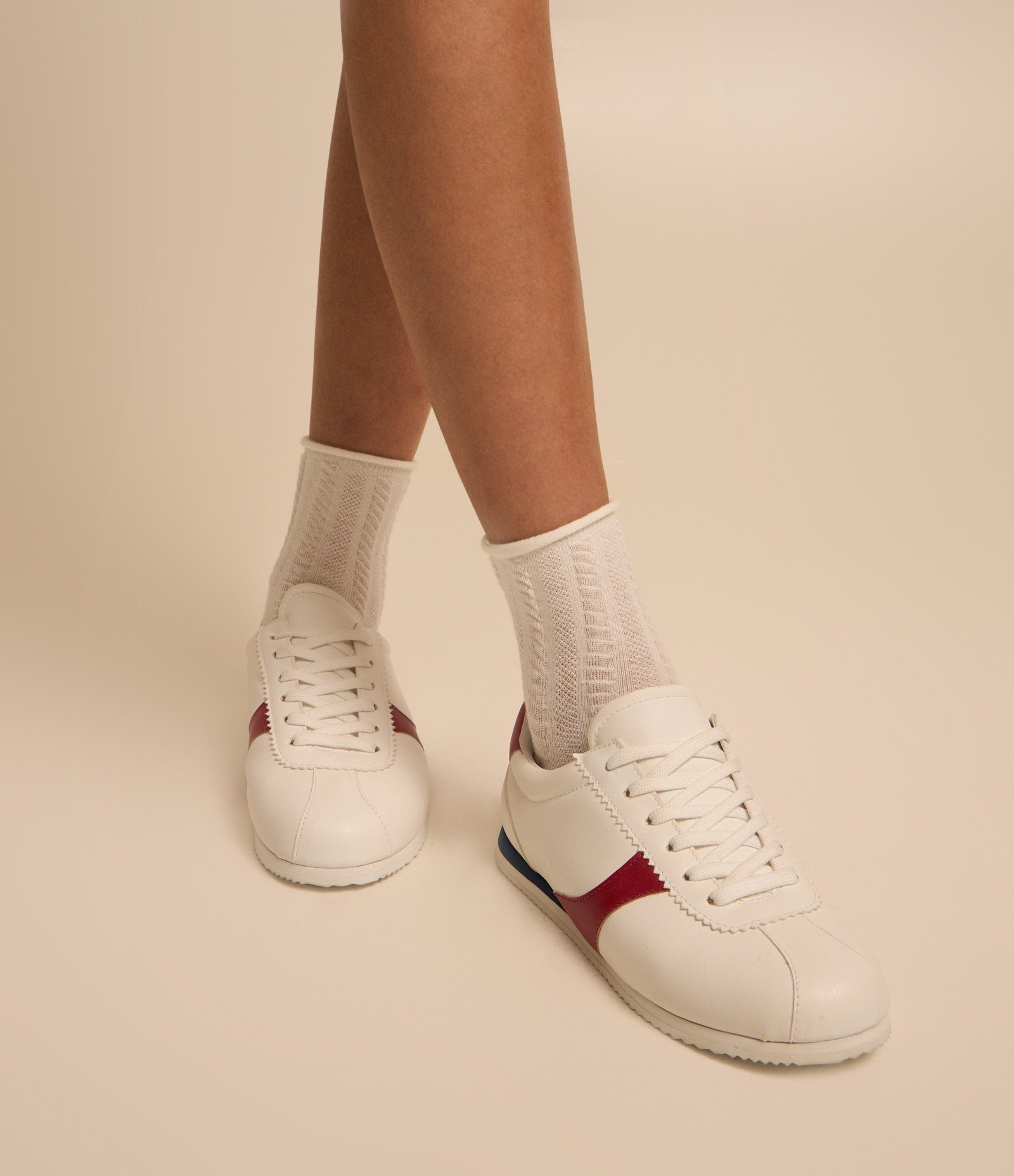 Tênis em Material Sintético com Cano Baixo Branco 7