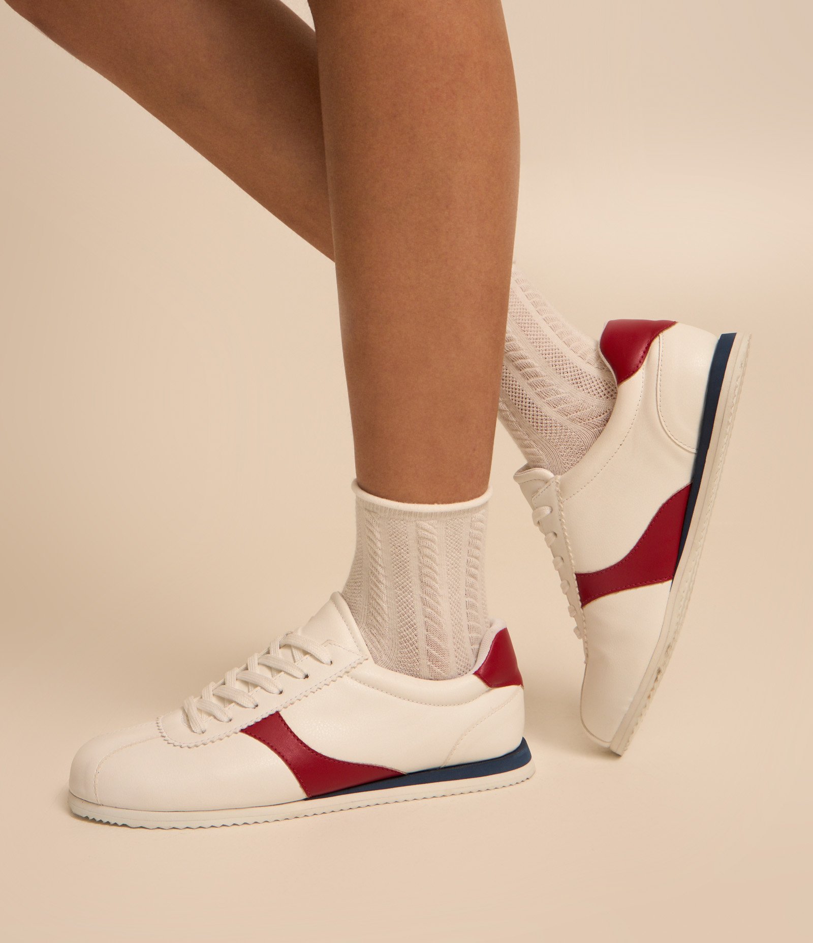 Tênis em Material Sintético com Cano Baixo Branco 2