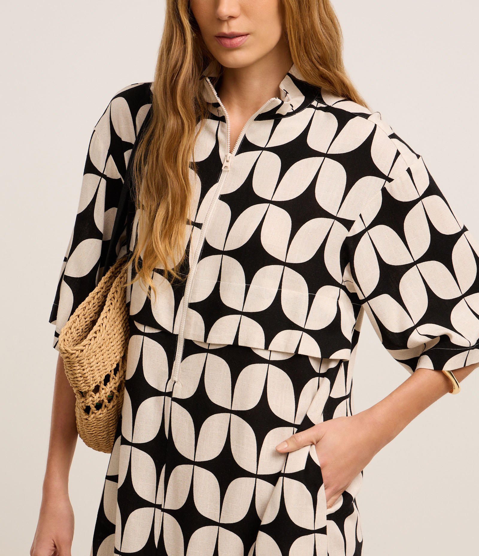 Vestido Curto em Viscolinho com Estampa Geométrica Preto/Off White 4