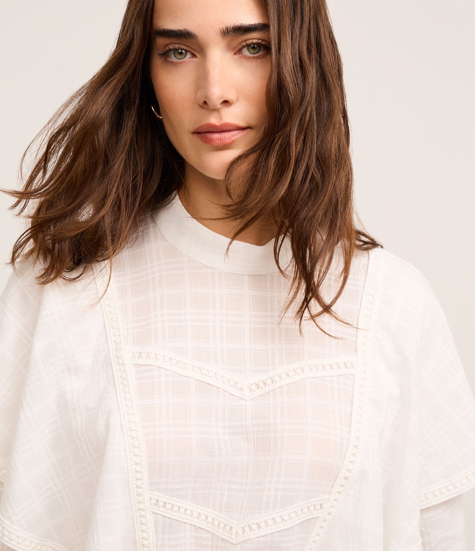 Blusa Bata Maquinetada em Algodão com Babados Branco 3