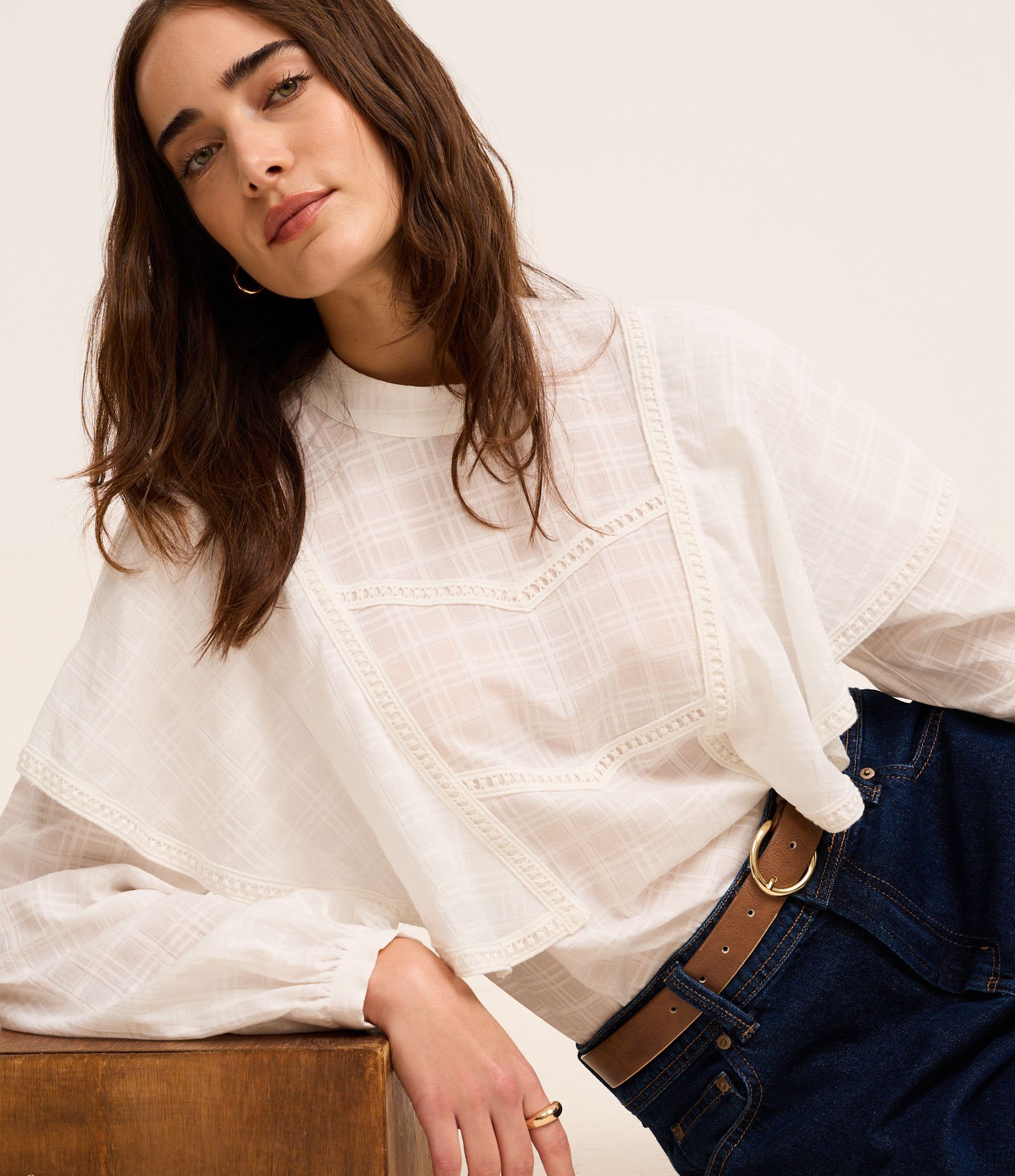 Blusa Bata Maquinetada em Algodão com Babados Branco 5