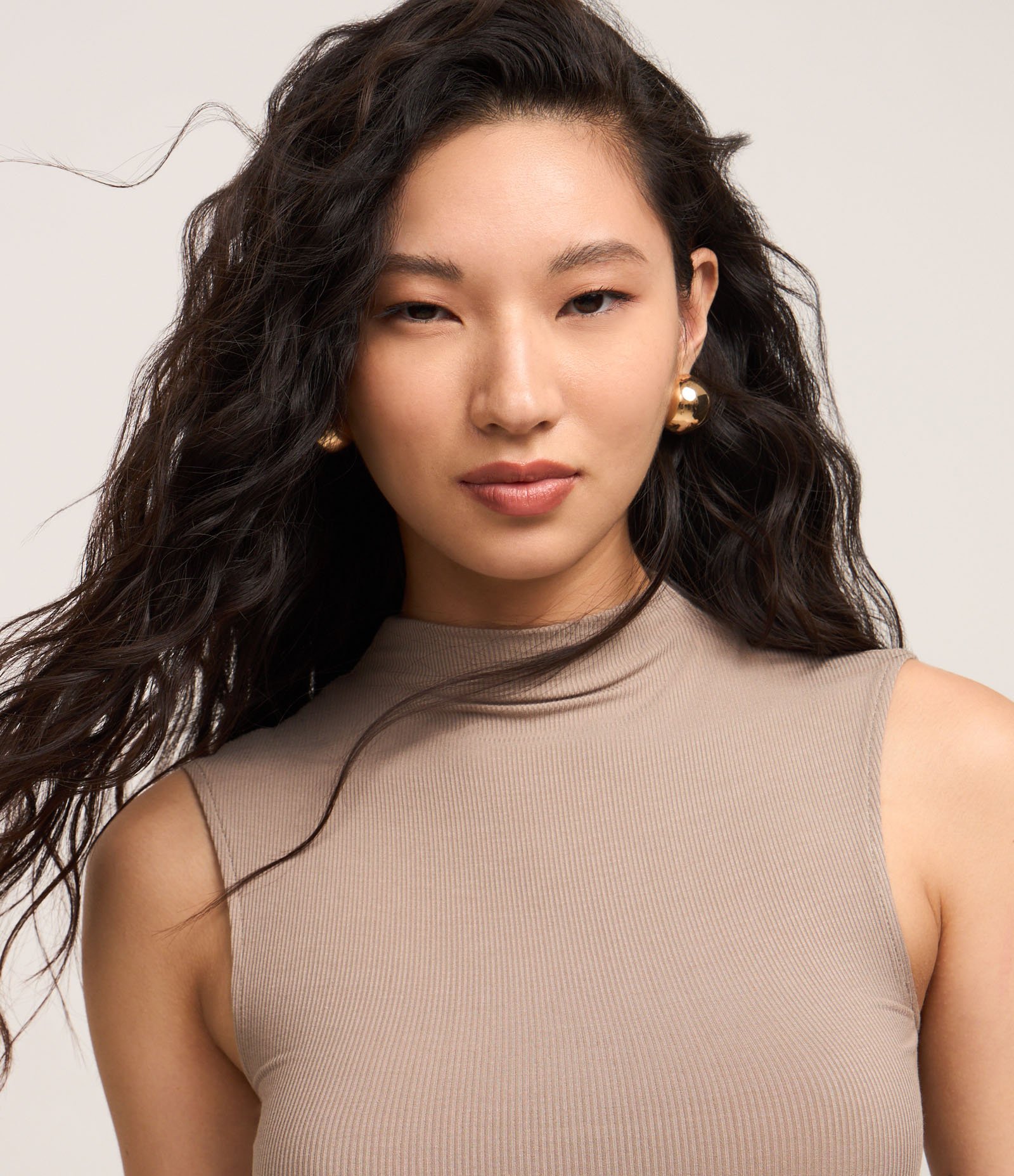 Blusa Sem Manga em Viscose com Gola Alta e Textura Canelada 3