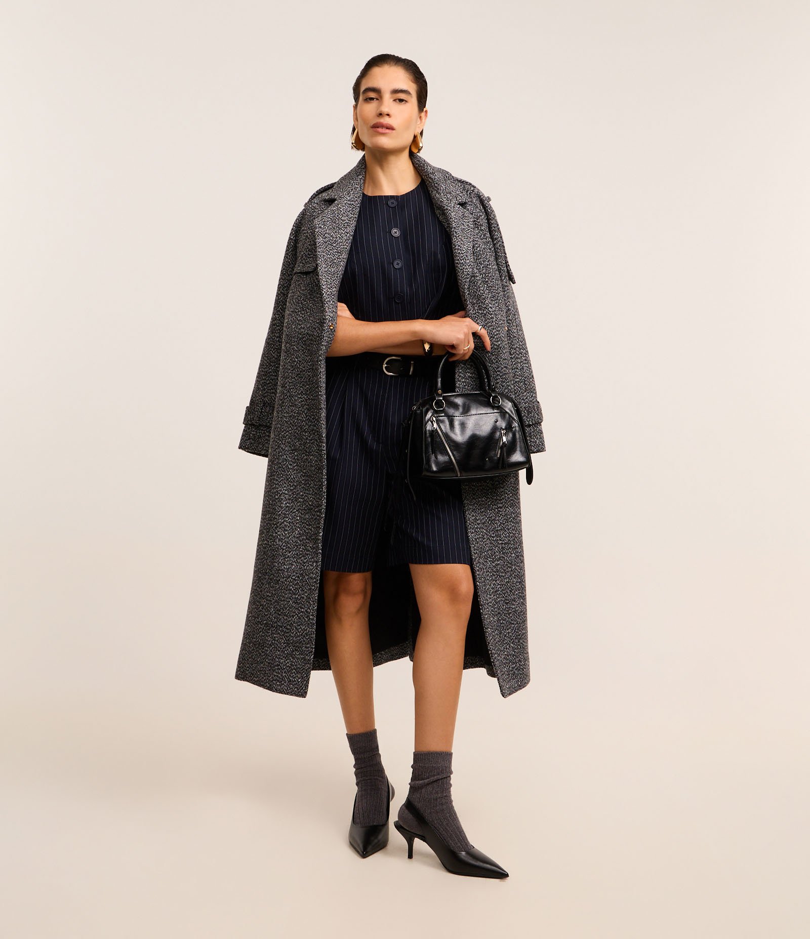 Bermuda Alfaiatada com Listras Riscas de Giz Metalizadas Azul Escuro 5