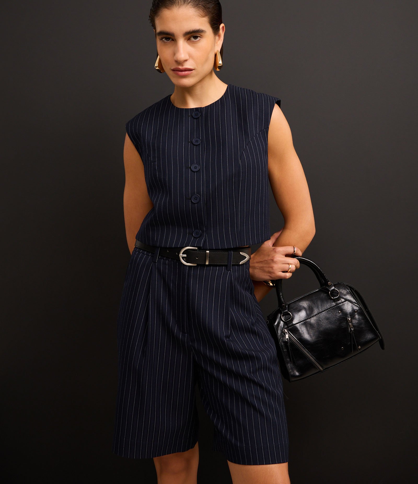 Bermuda Alfaiatada com Listras Riscas de Giz Metalizadas Azul Escuro 6