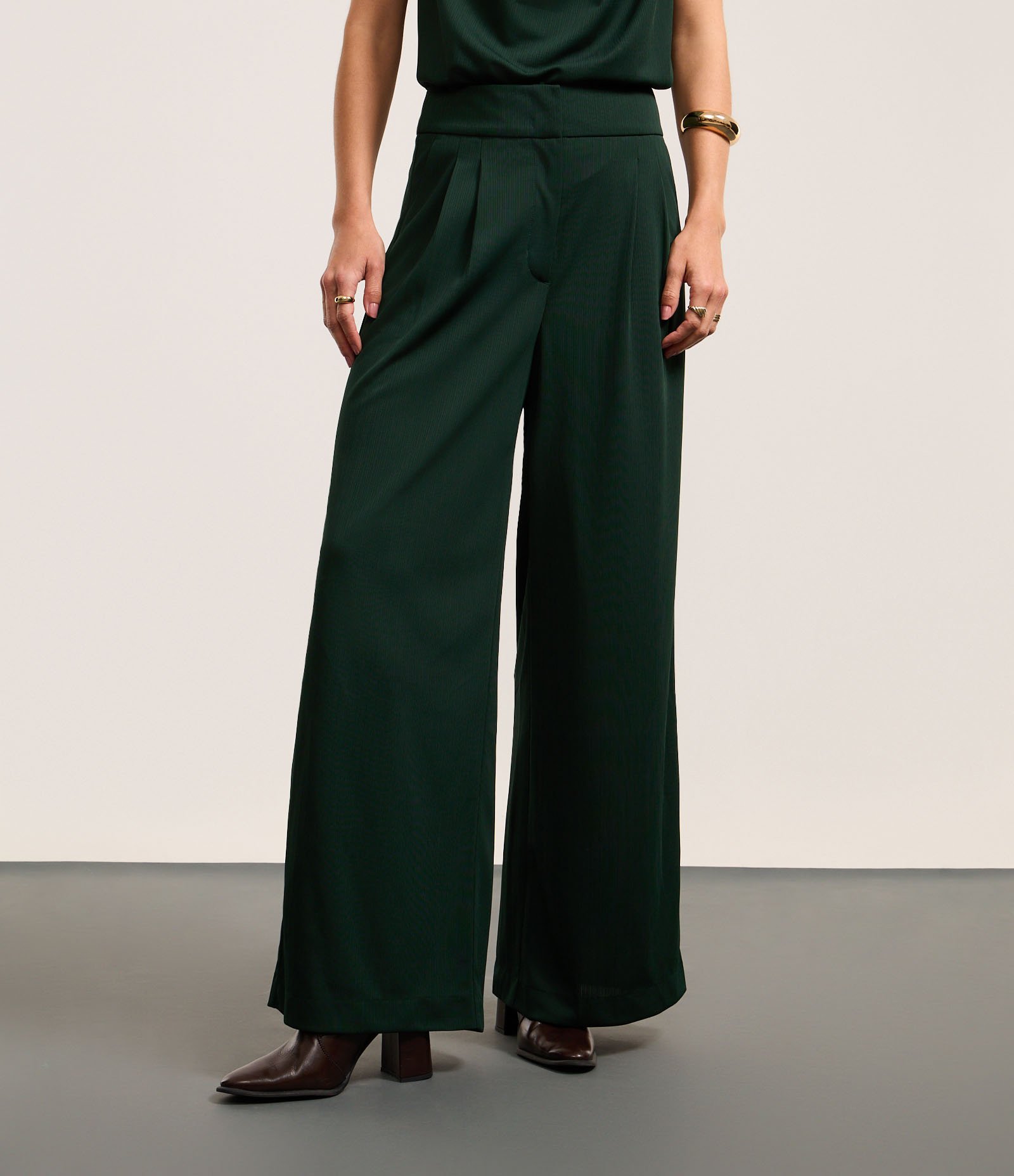 Calça Reta Cintura Alta Alfaiatada com `Pregas Verde 3