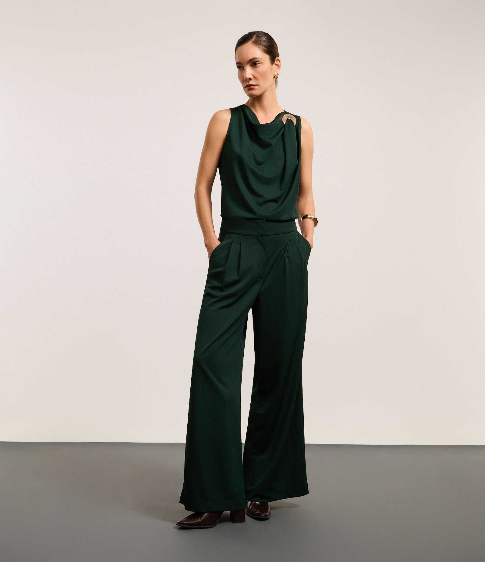 Calça Reta Cintura Alta Alfaiatada com `Pregas Verde 5