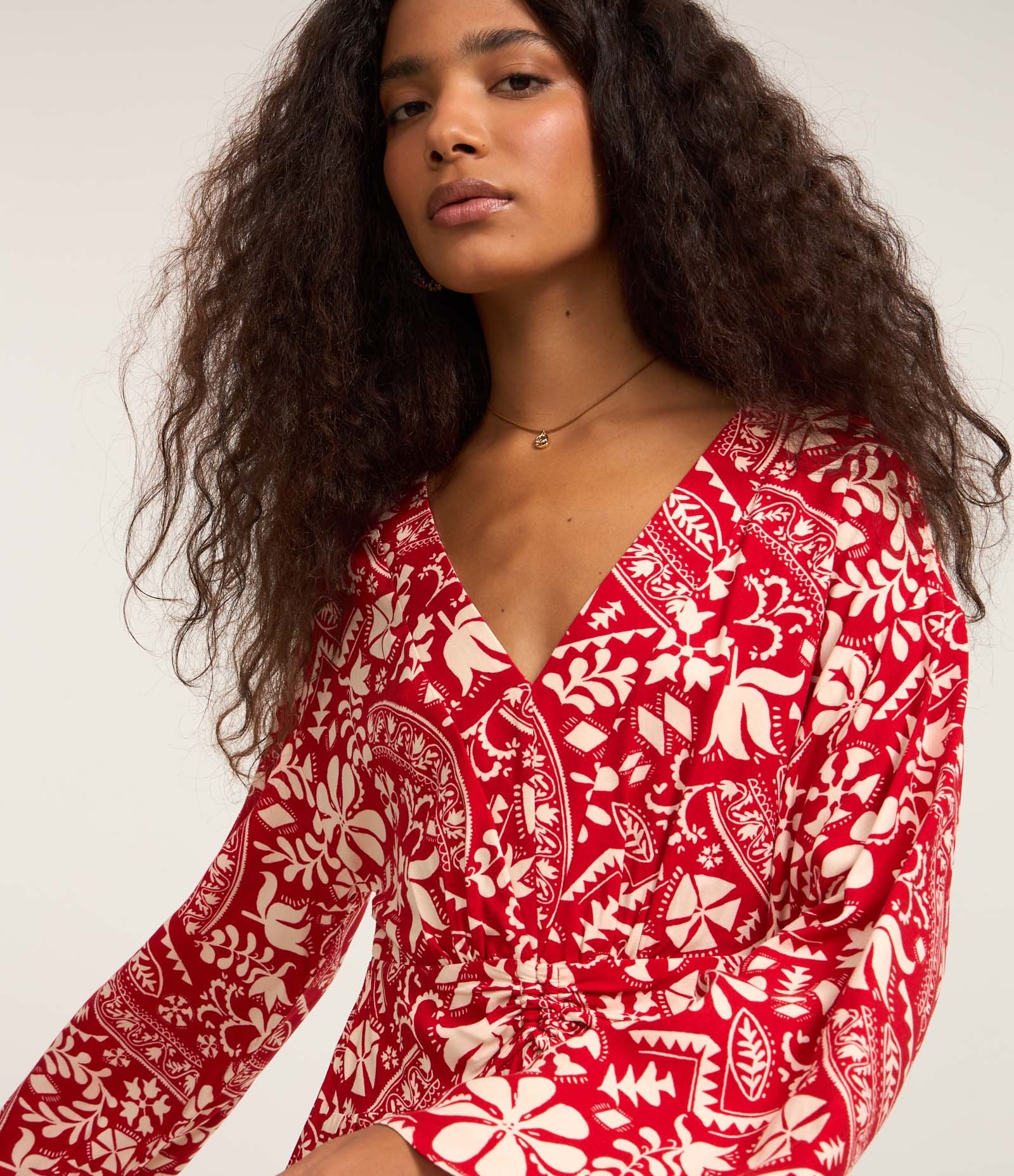 Macaquinho em Twill com Estampa Floral e Franzido na Cintura Vermelho 3