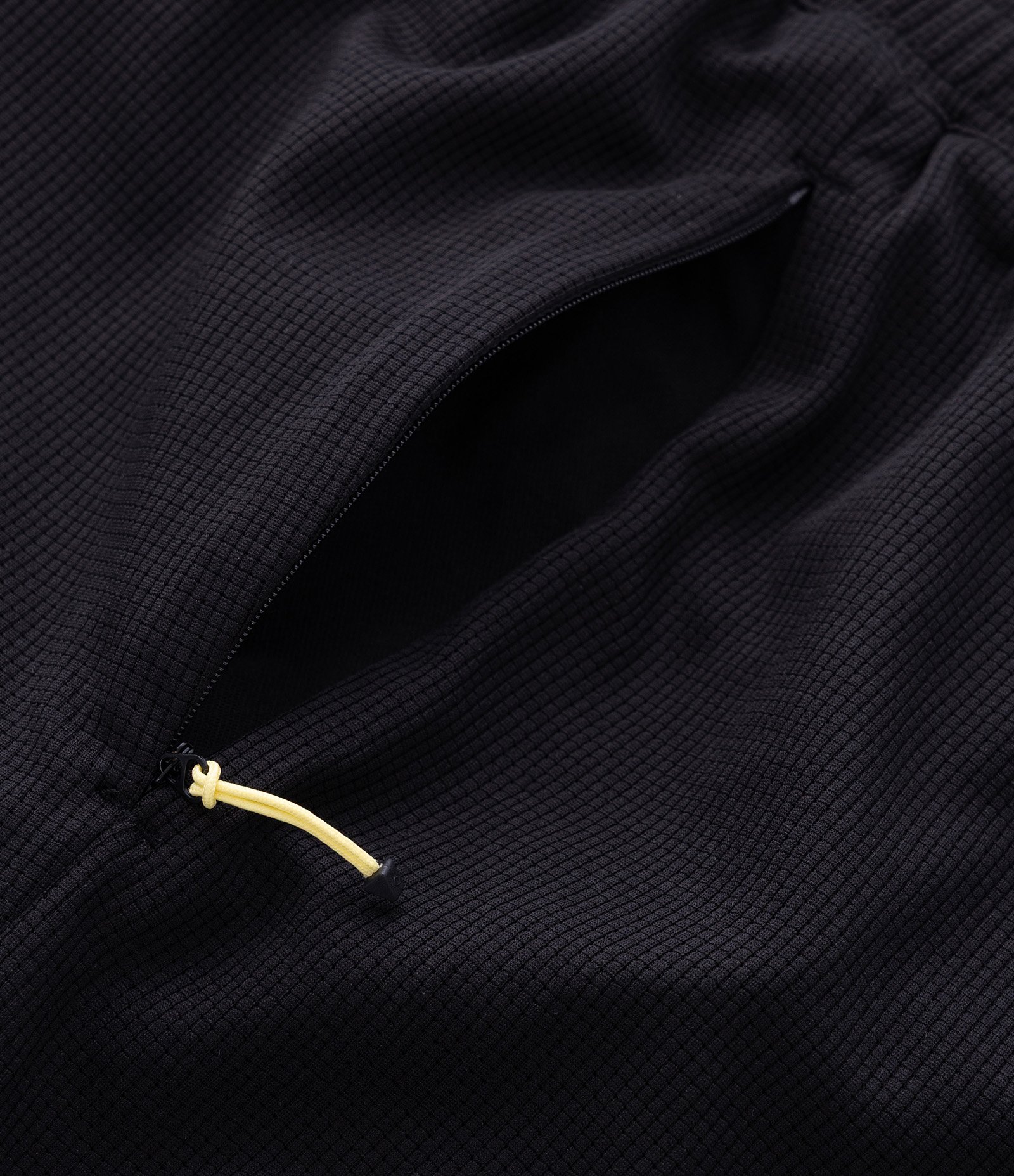 Bermuda Esportiva com Cós Elástico Preto 9