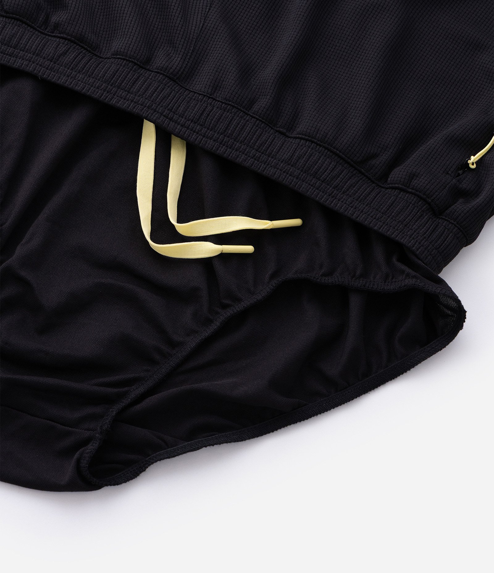 Bermuda Esportiva com Cós Elástico Preto 12