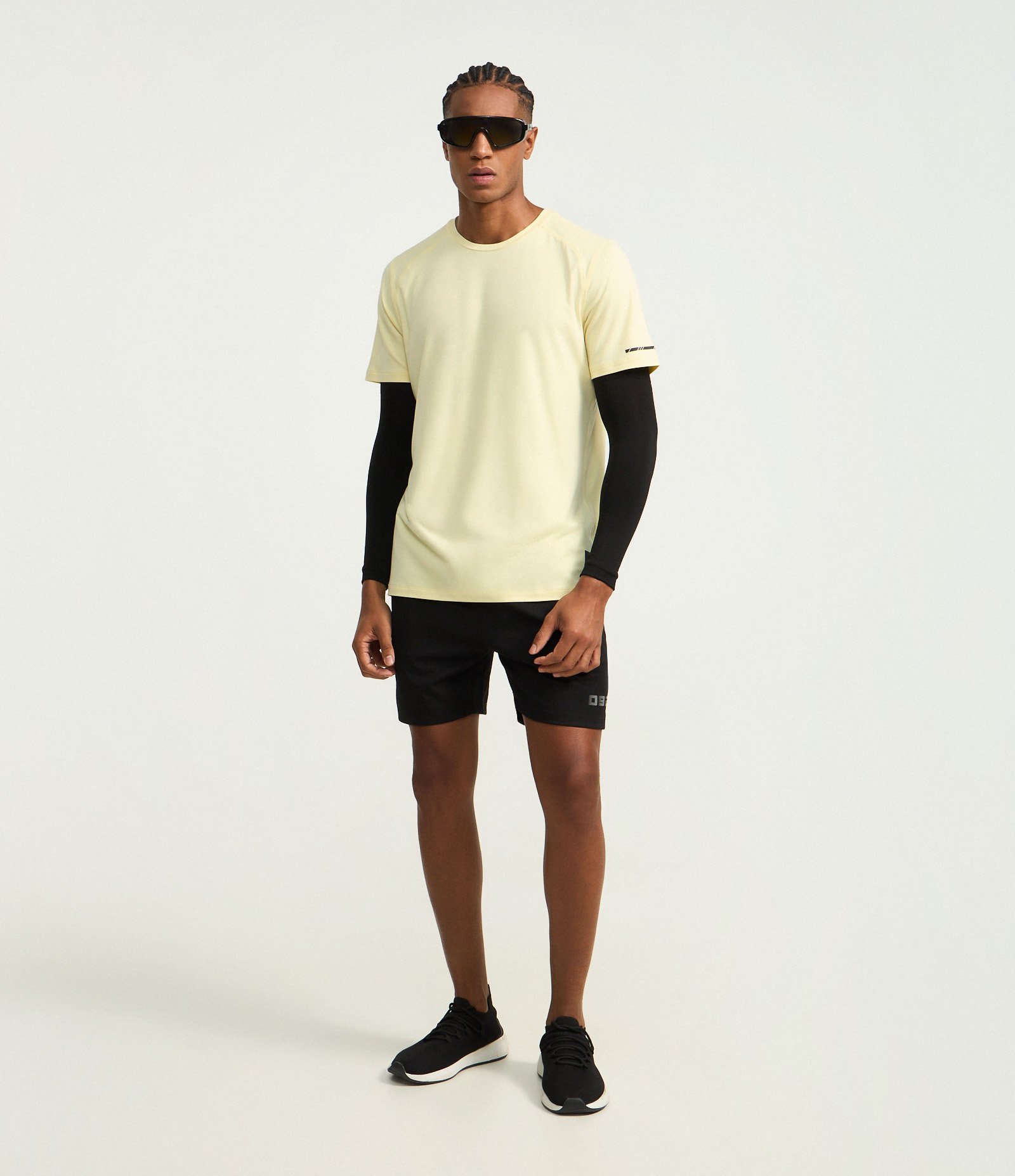 Bermuda Esportiva com Cós Elástico Preto 5