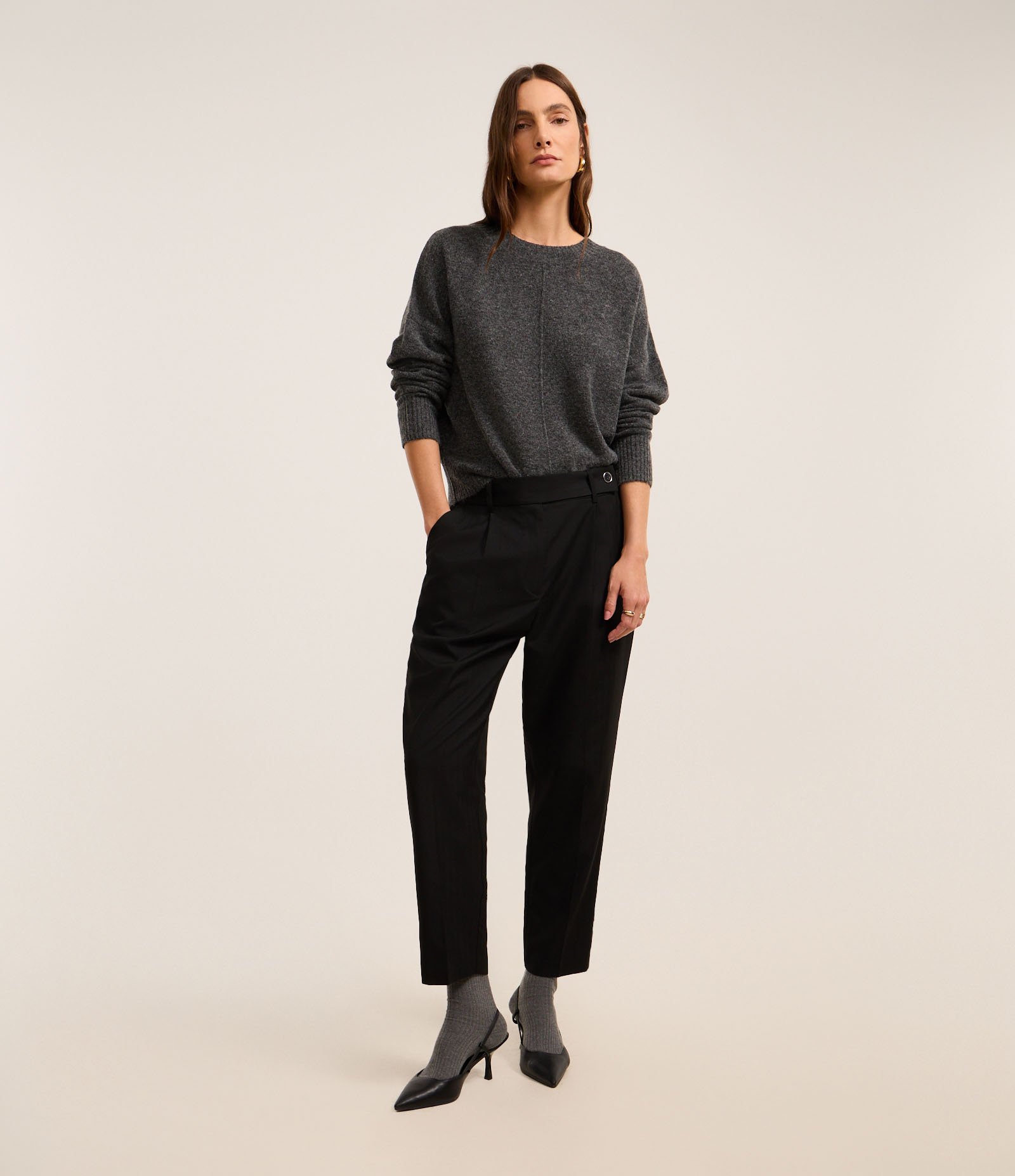 Calça Cenoura Alfaiatada com Cós Transpassado Preto 1