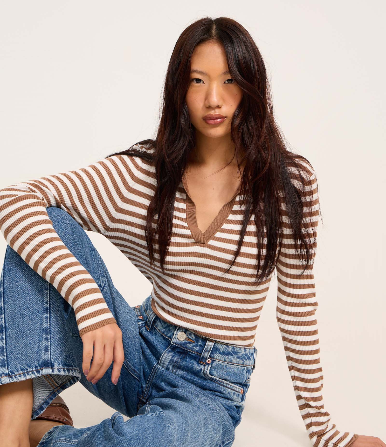 Blusa em Tricô com Gola Polo e Listras Marrom 1