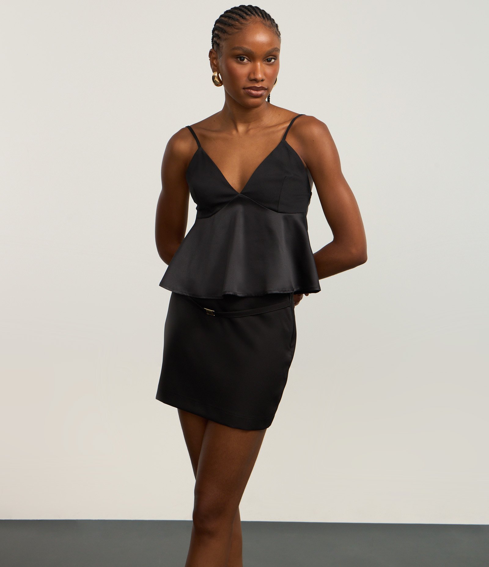 Blusa Godê Acetinada com Alcinhas Finas Preto 4