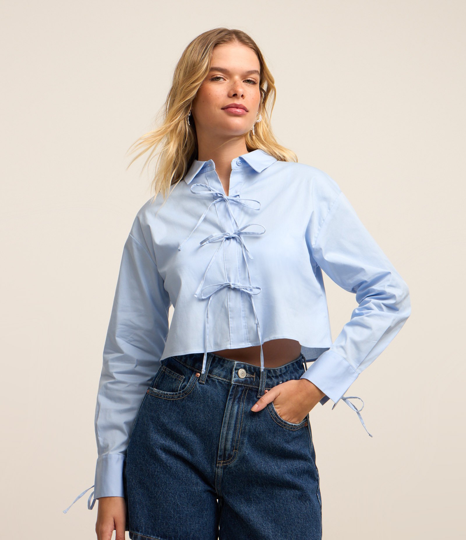 Blusa em Tricoline com Lacinhos Frontais e nos Punhos Azul 1