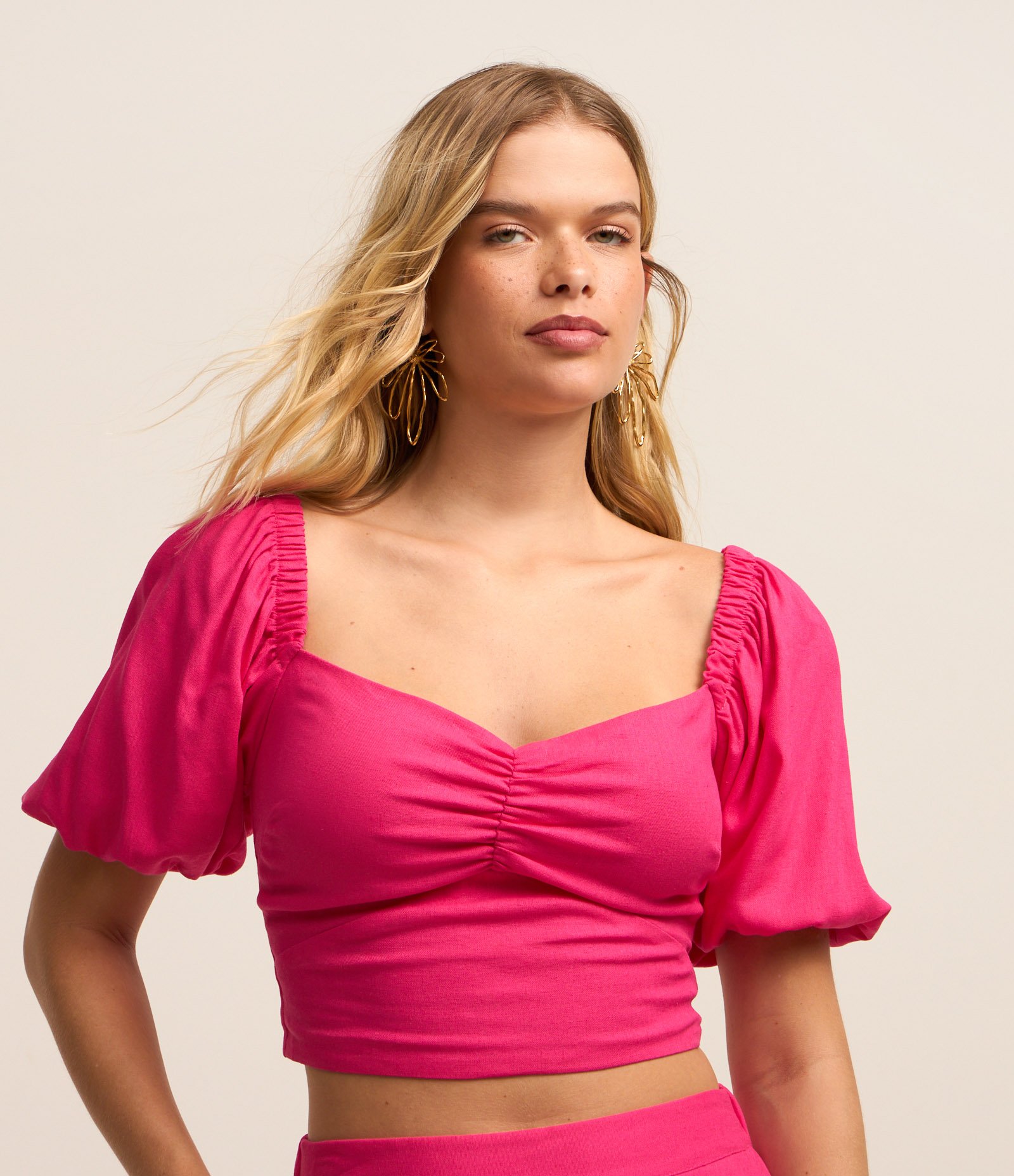 Blusa Cropped em Viscolinho com Manga Bufante Rosa 1