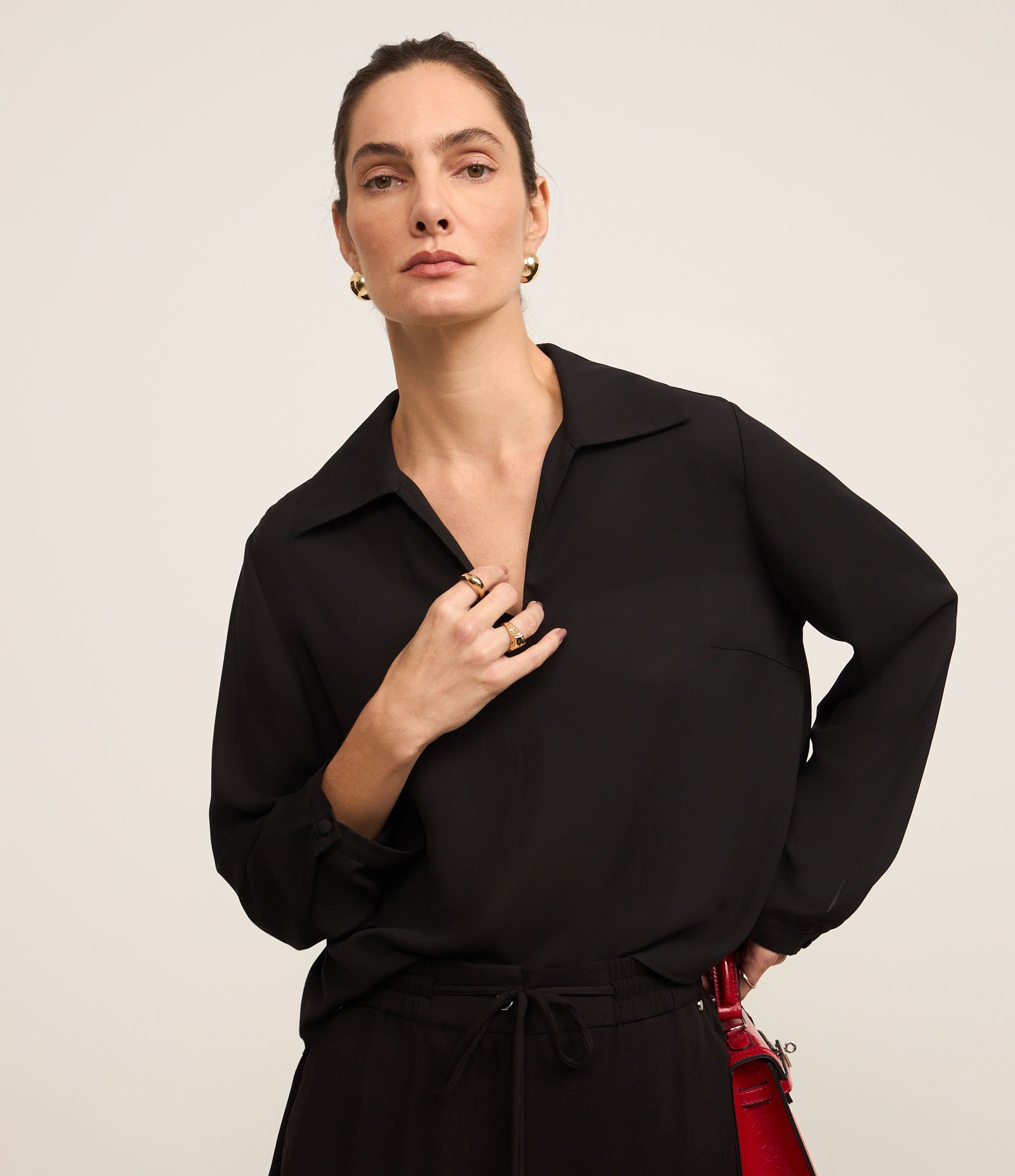 Blusa em Crepe com Gola Polo e Zíper Preto 1