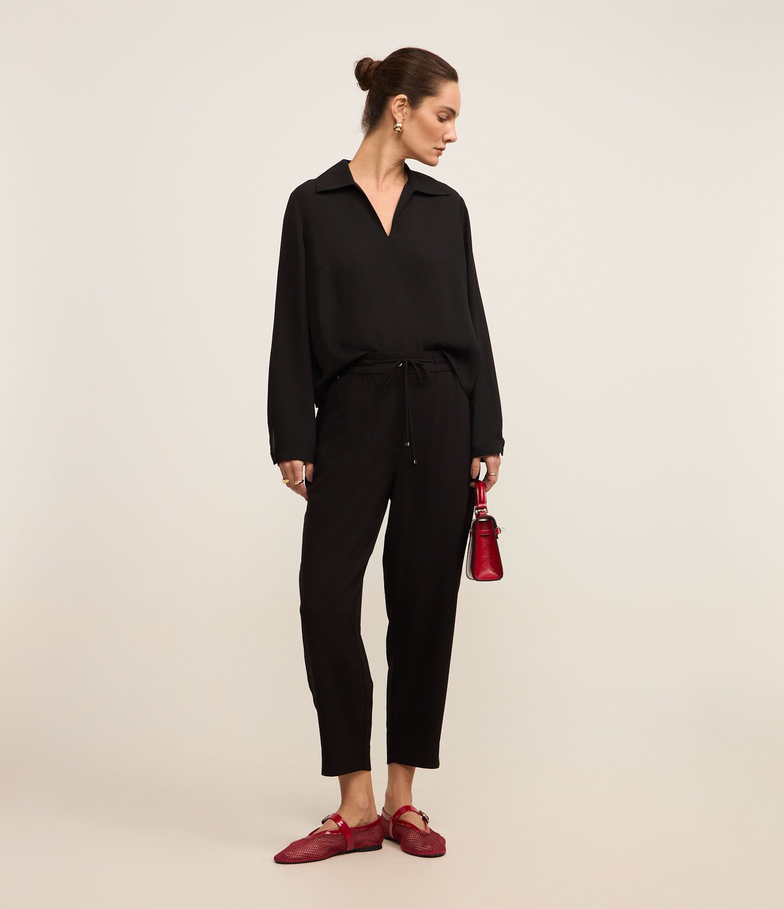 Blusa em Crepe com Gola Polo e Zíper Preto 2