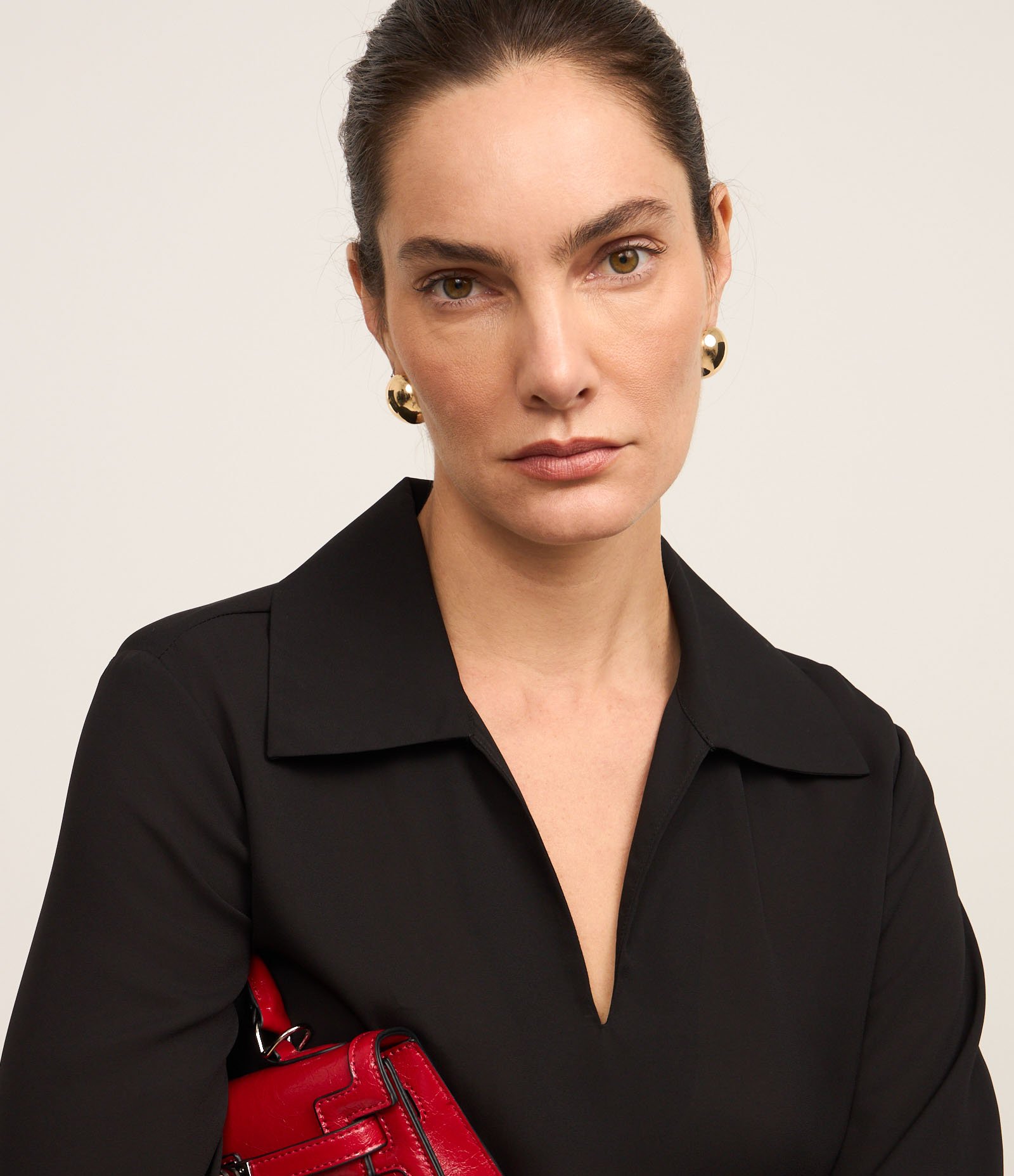 Blusa em Crepe com Gola Polo e Zíper Preto 4