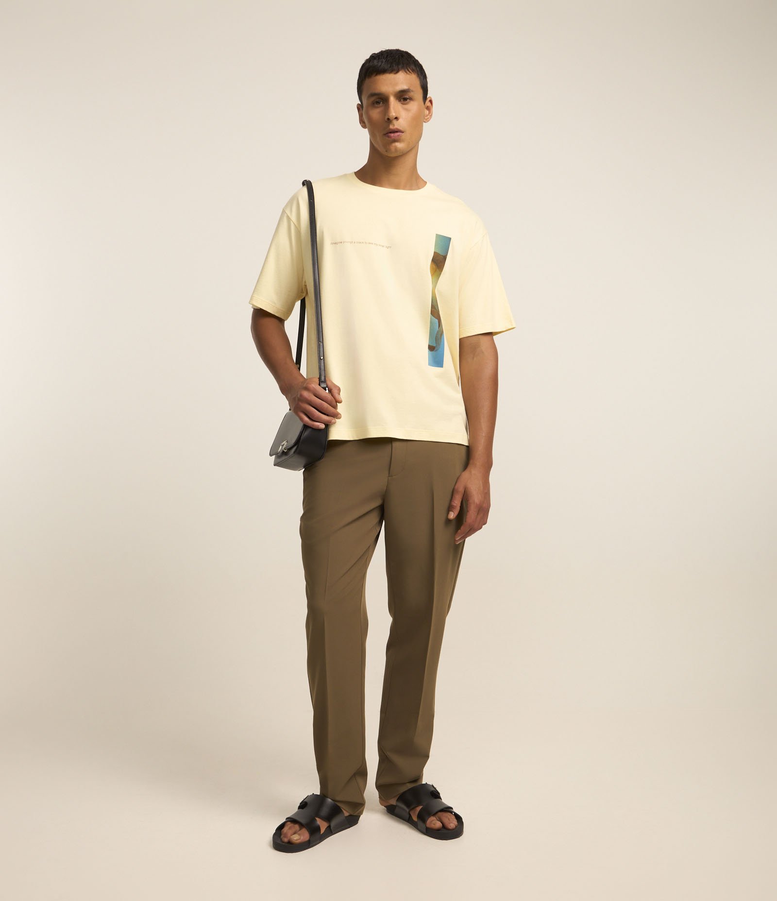 Camiseta Boxy em Algodão com Estampa Surrealismo Amarelo 2