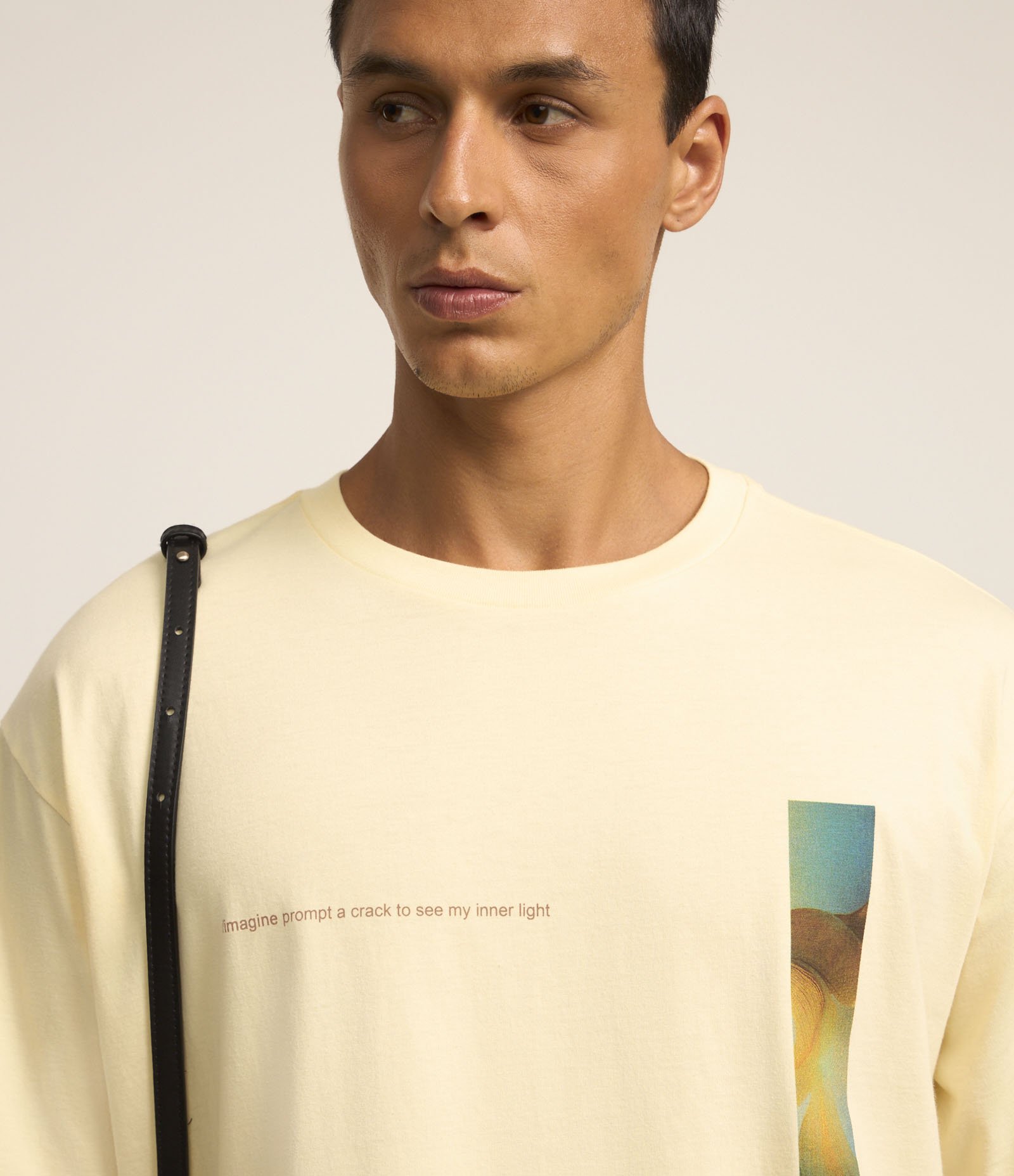 Camiseta Boxy em Algodão com Estampa Surrealismo Amarelo 3