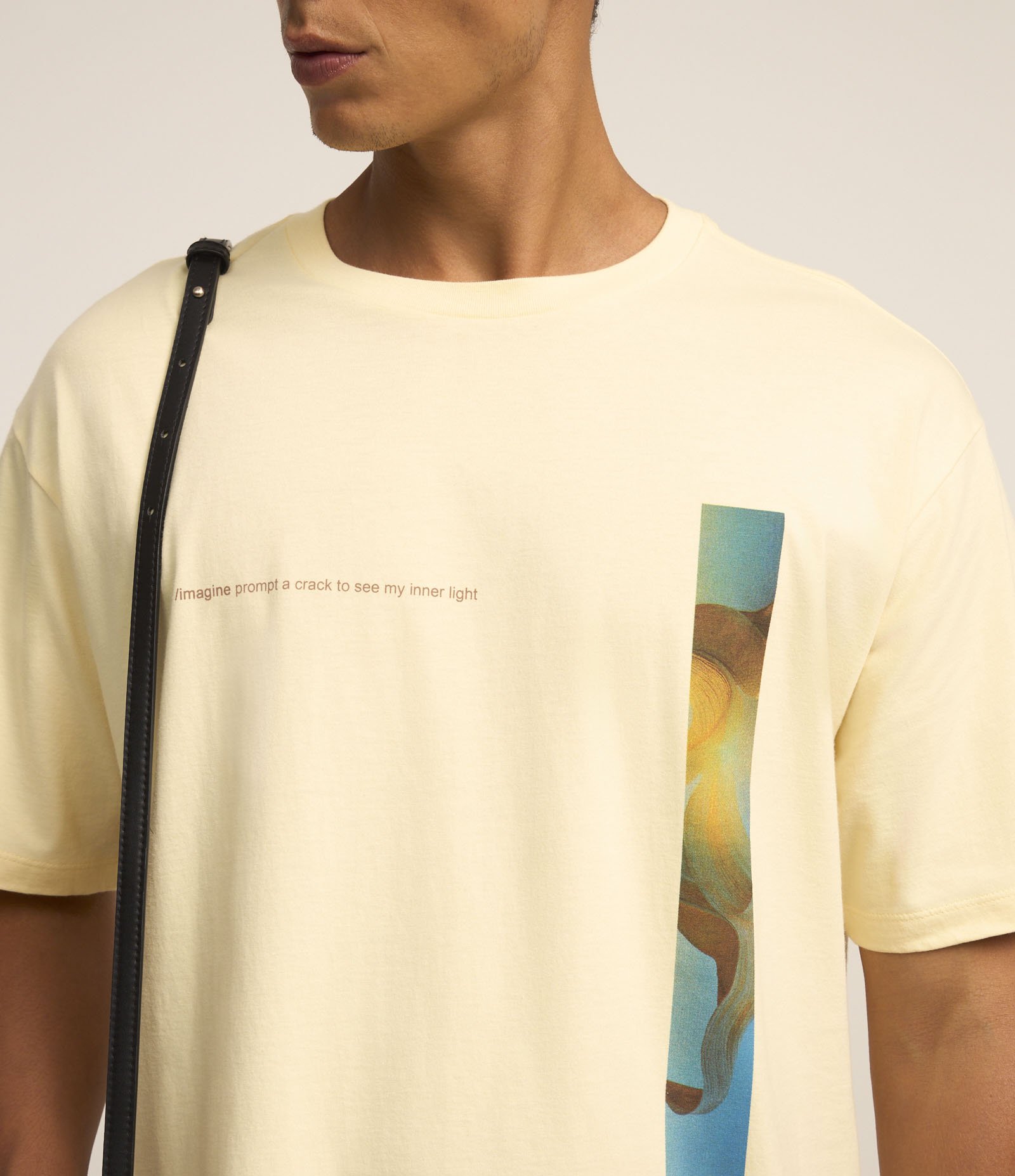 Camiseta Boxy em Algodão com Estampa Surrealismo Amarelo 4