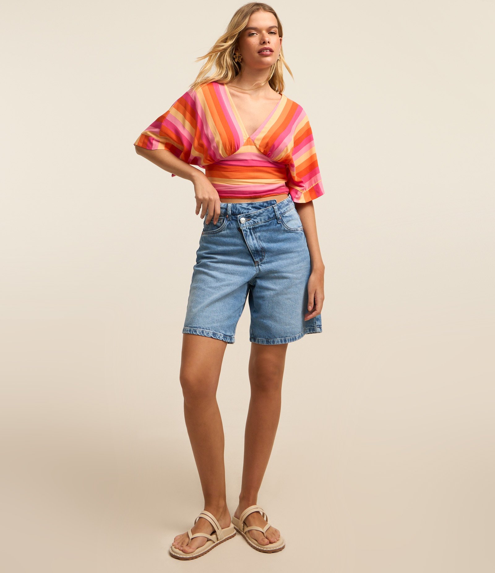 Blusa Cropped em Viscose com Estampa Listrada e Amarração nas Costas Rosa 2