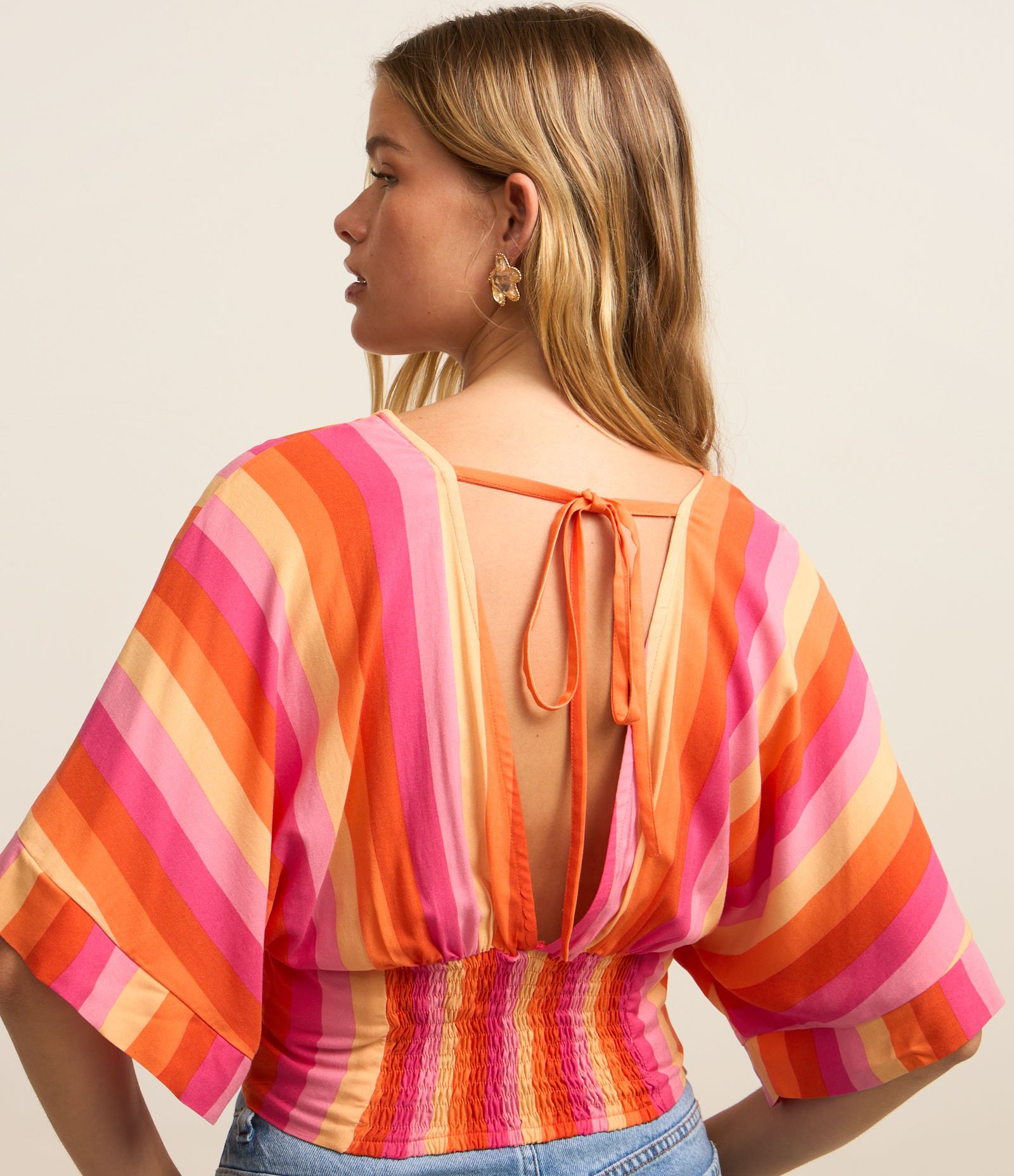 Blusa Cropped em Viscose com Estampa Listrada e Amarração nas Costas Rosa 3