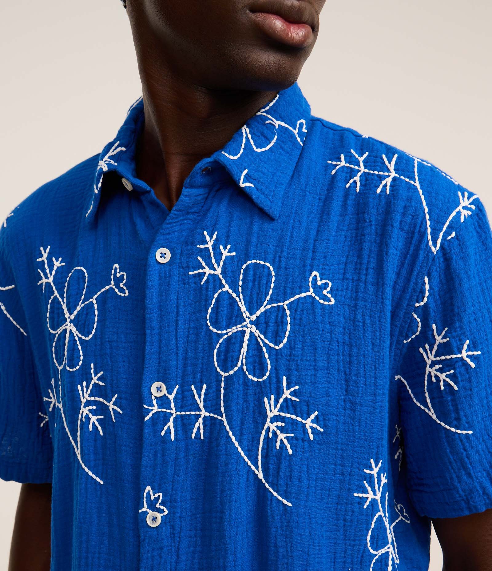 Camisa em Algodão com Bordado Floral Azul 3