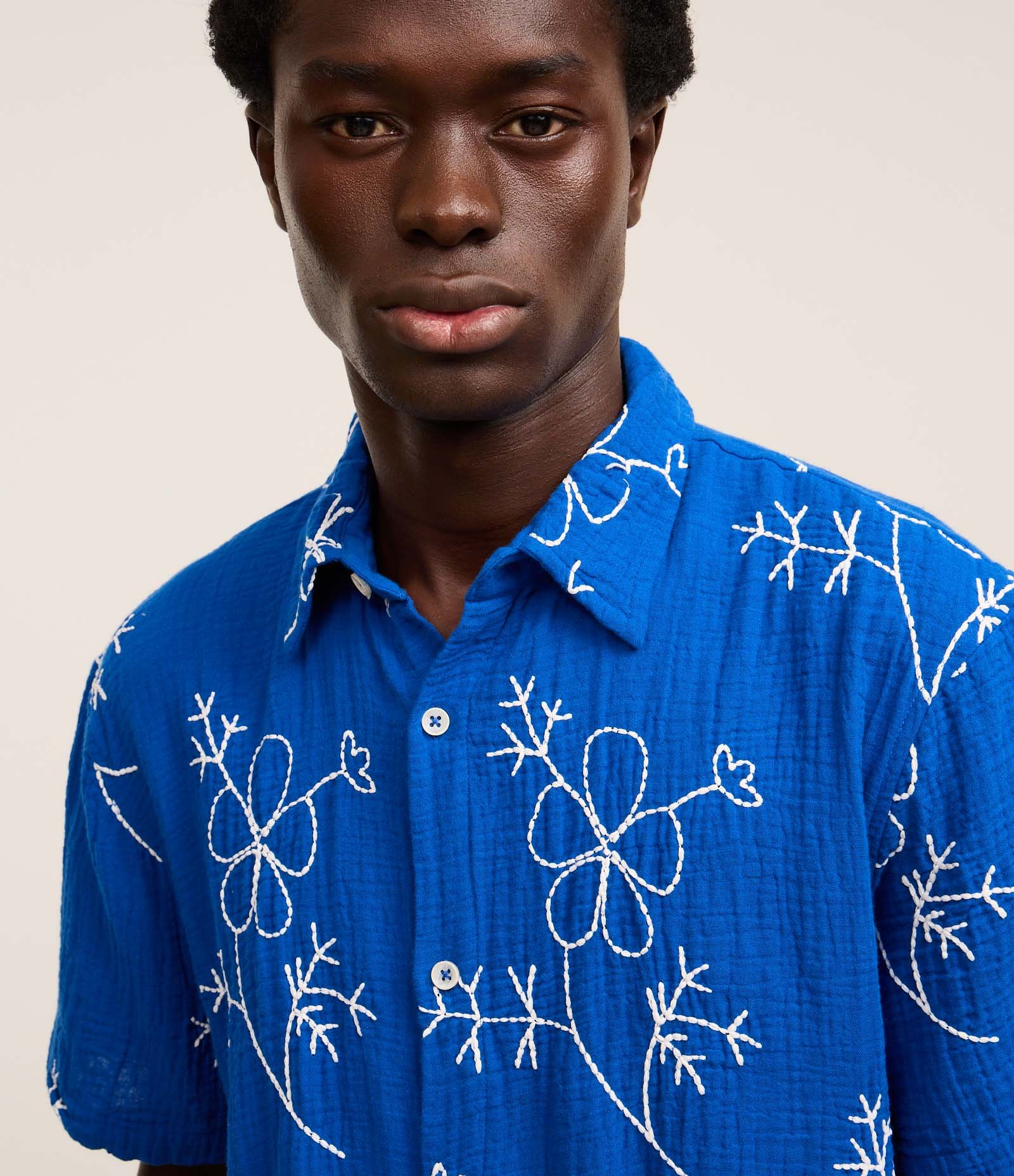 Camisa em Algodão com Bordado Floral Azul 5