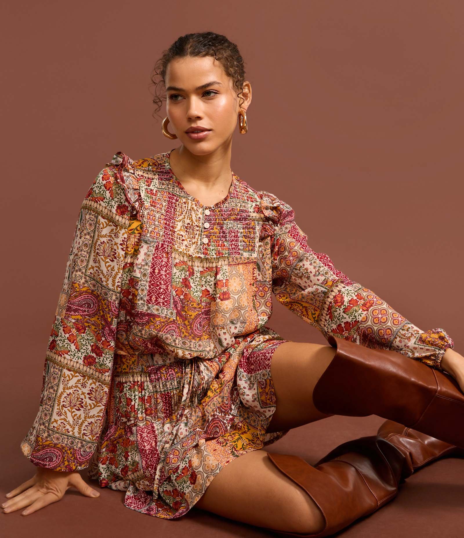 Blusa Bata em Curta em Chiffon com Pala em Lastex e Estampa Mix Patch Vermelho 5