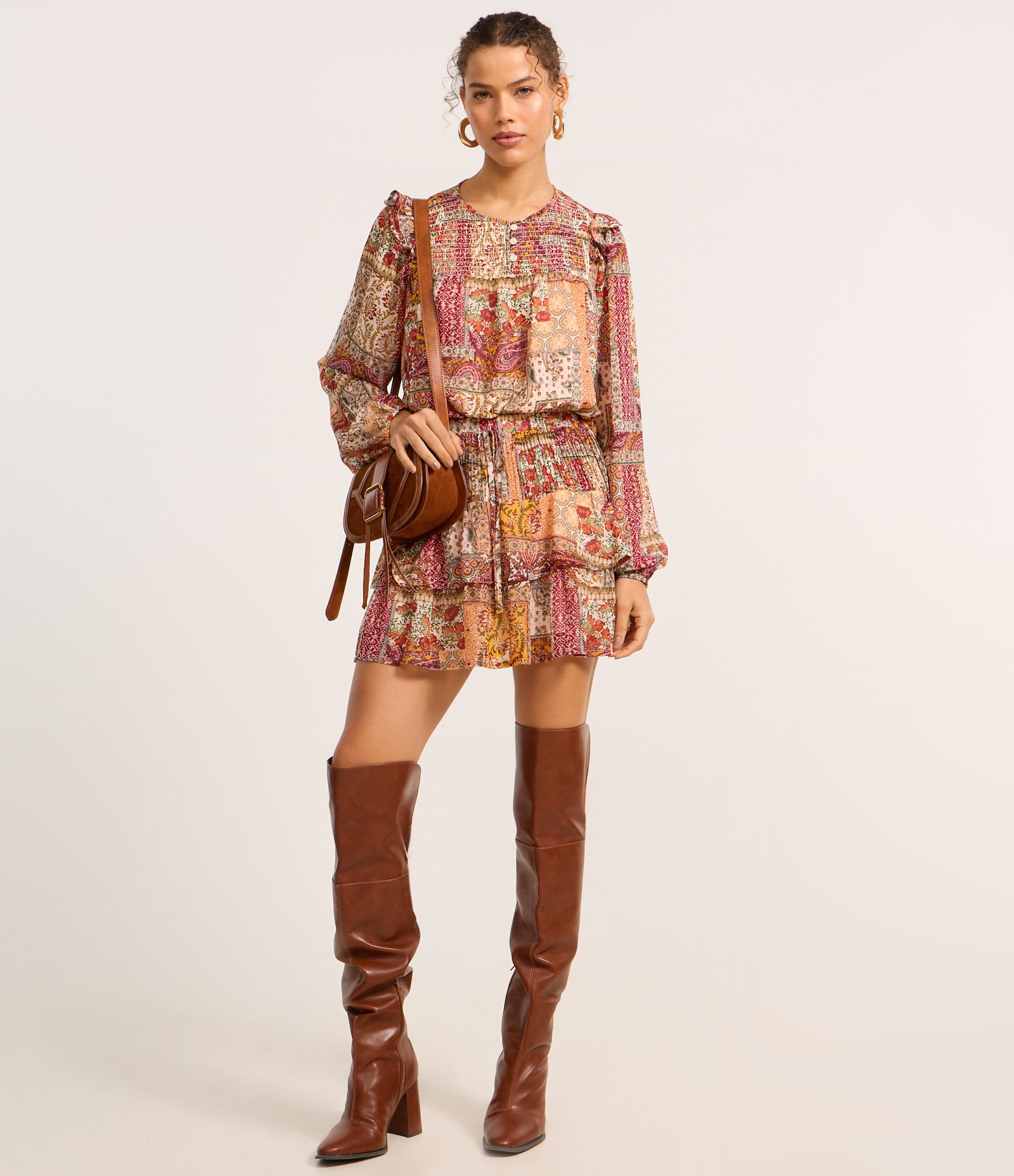 Blusa Bata em Curta em Chiffon com Pala em Lastex e Estampa Mix Patch Vermelho 2