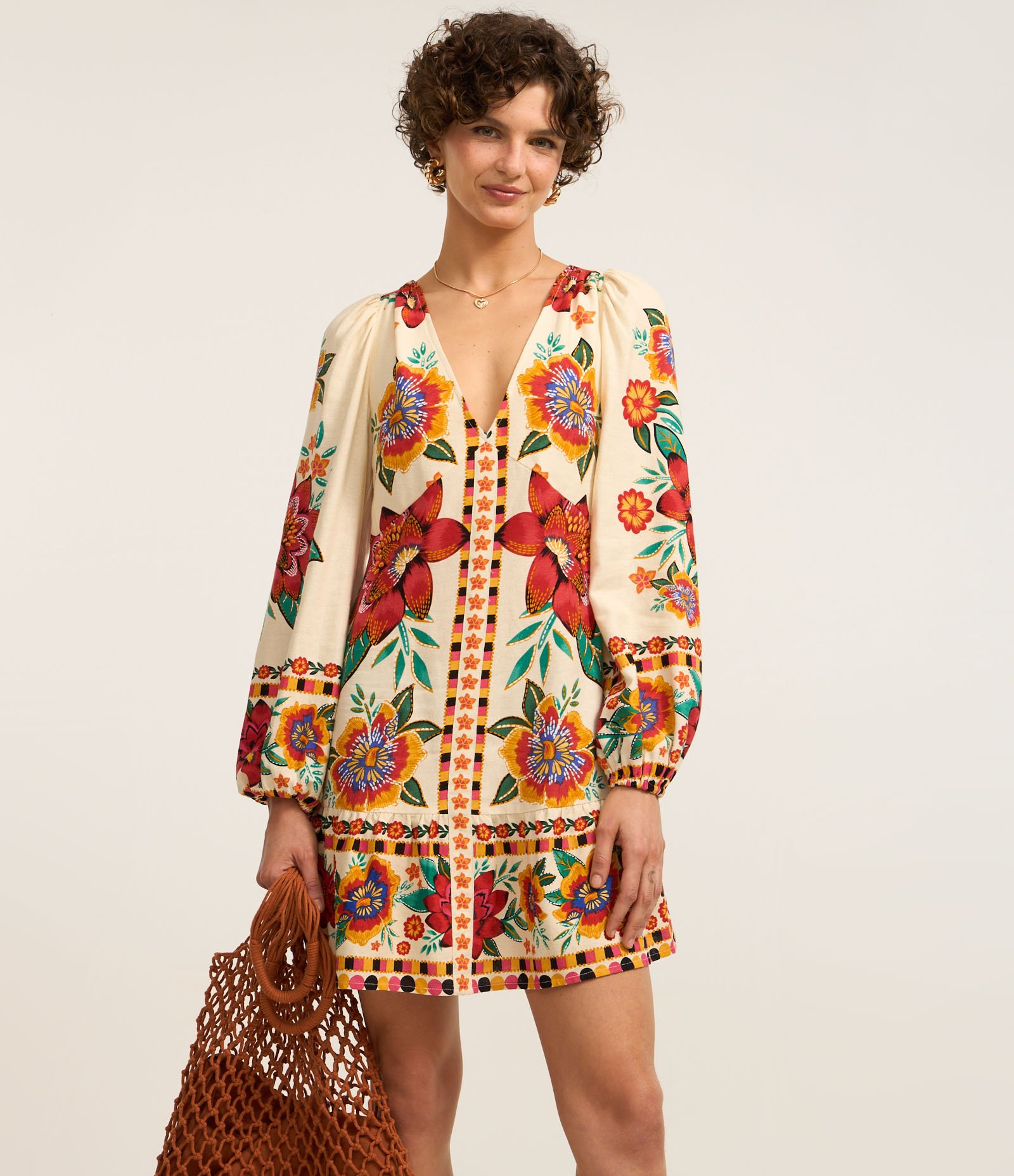 Vestido Curto em Viscose e Linho com Manga Bufante e Estampa Floral Multicores 1