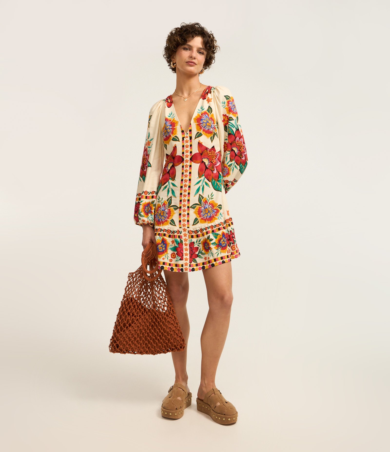 Vestido Curto em Viscose e Linho com Manga Bufante e Estampa Floral Multicores 2