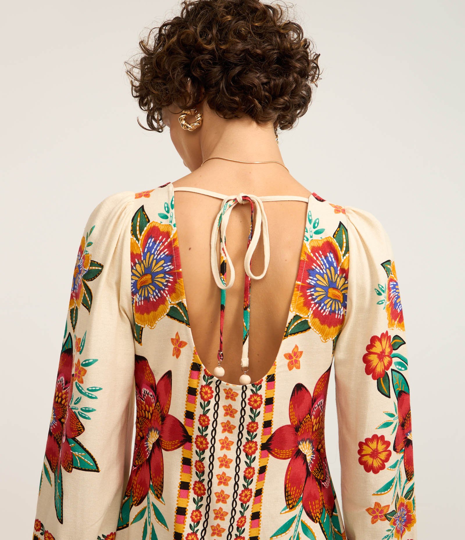 Vestido Curto em Viscose e Linho com Manga Bufante e Estampa Floral Multicores 4