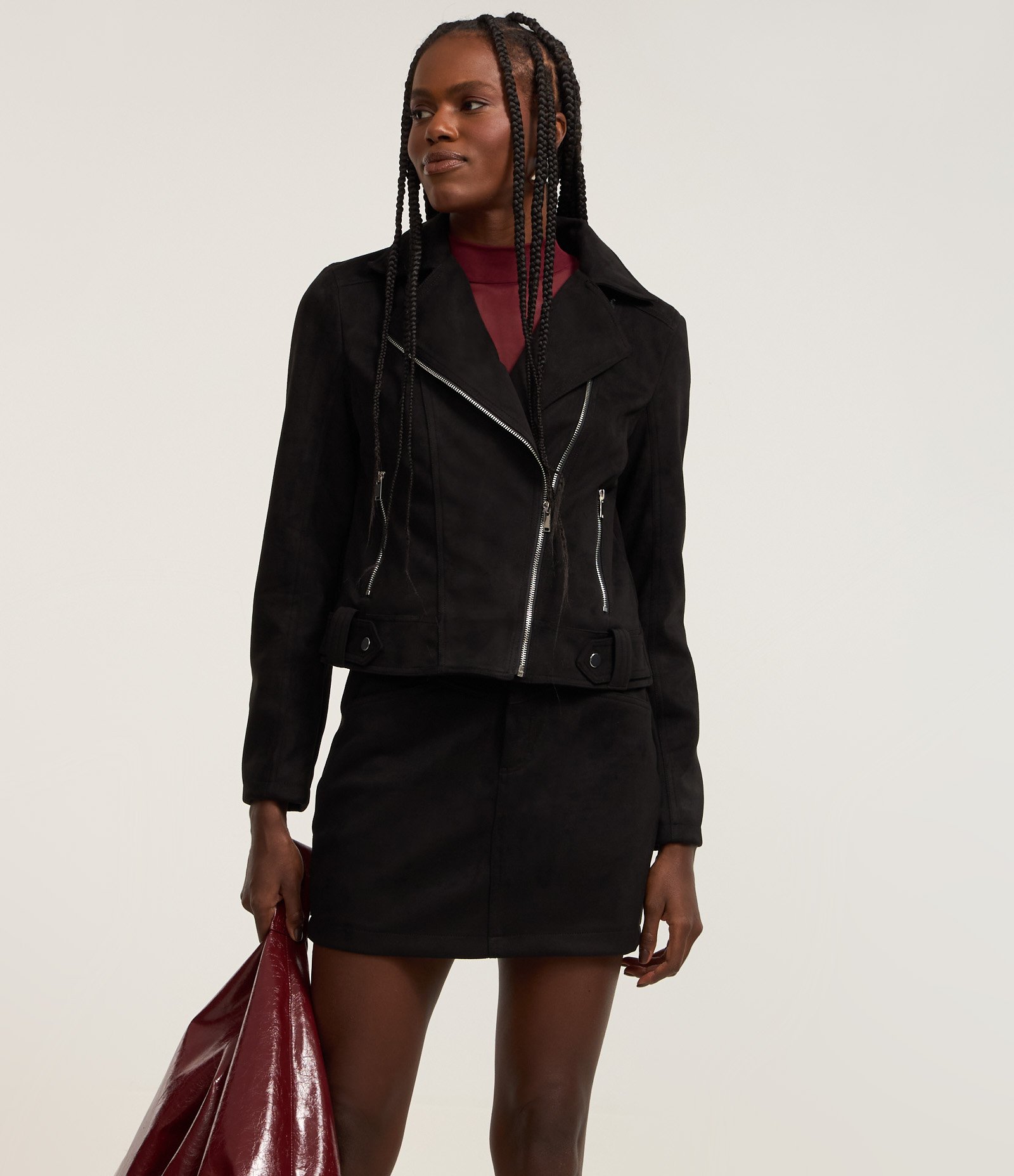 Saia Curta em Suede com Recortes Preto 2