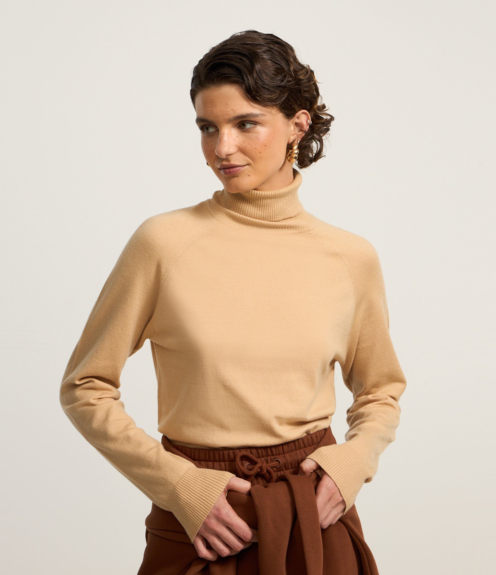 Blusa em Tricô com Gola Alta e Manga Longa Bege 1
