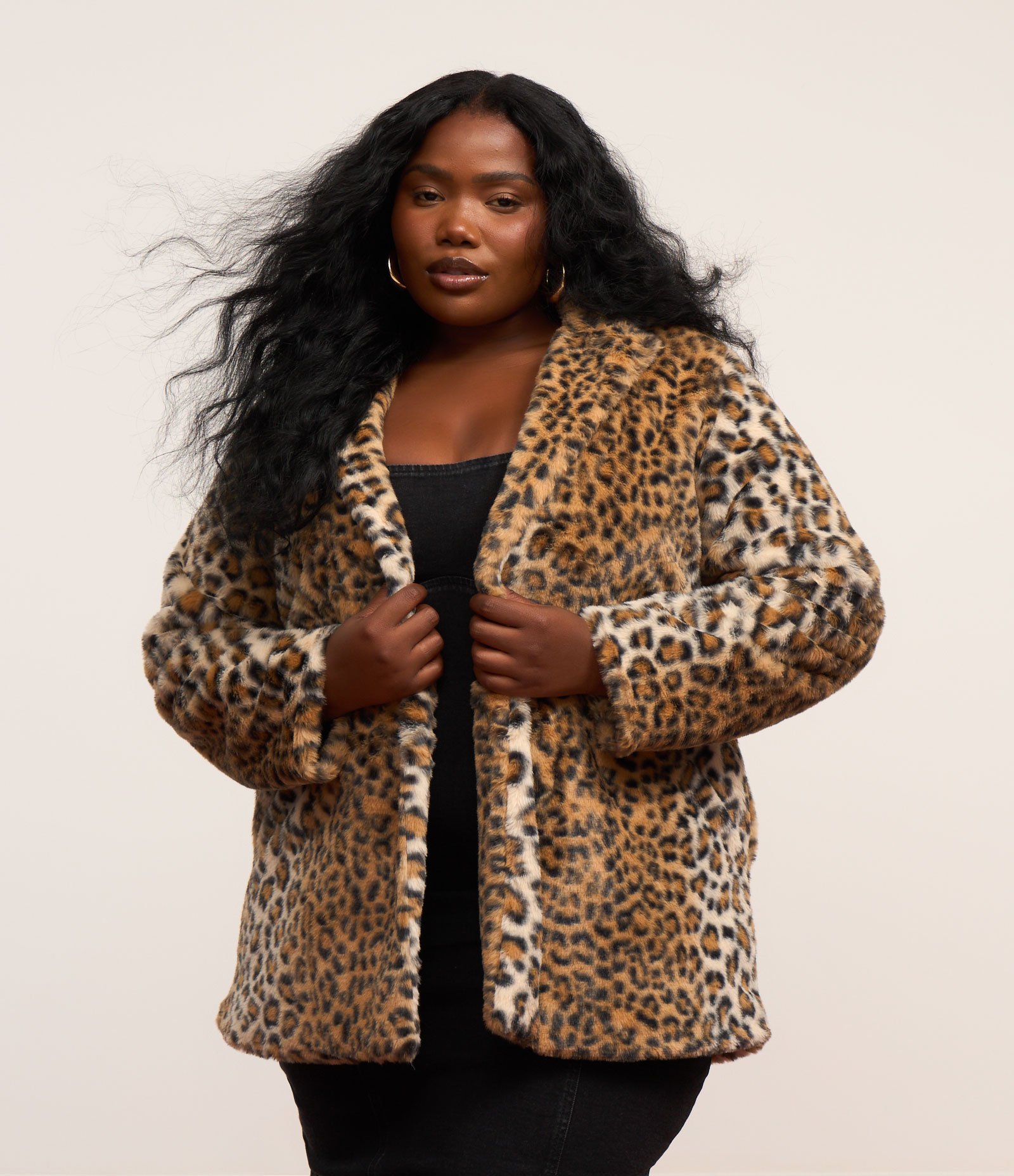 Casaco Pelo Artificial Animal Print Onça Curve & Plus Size Marrom 2